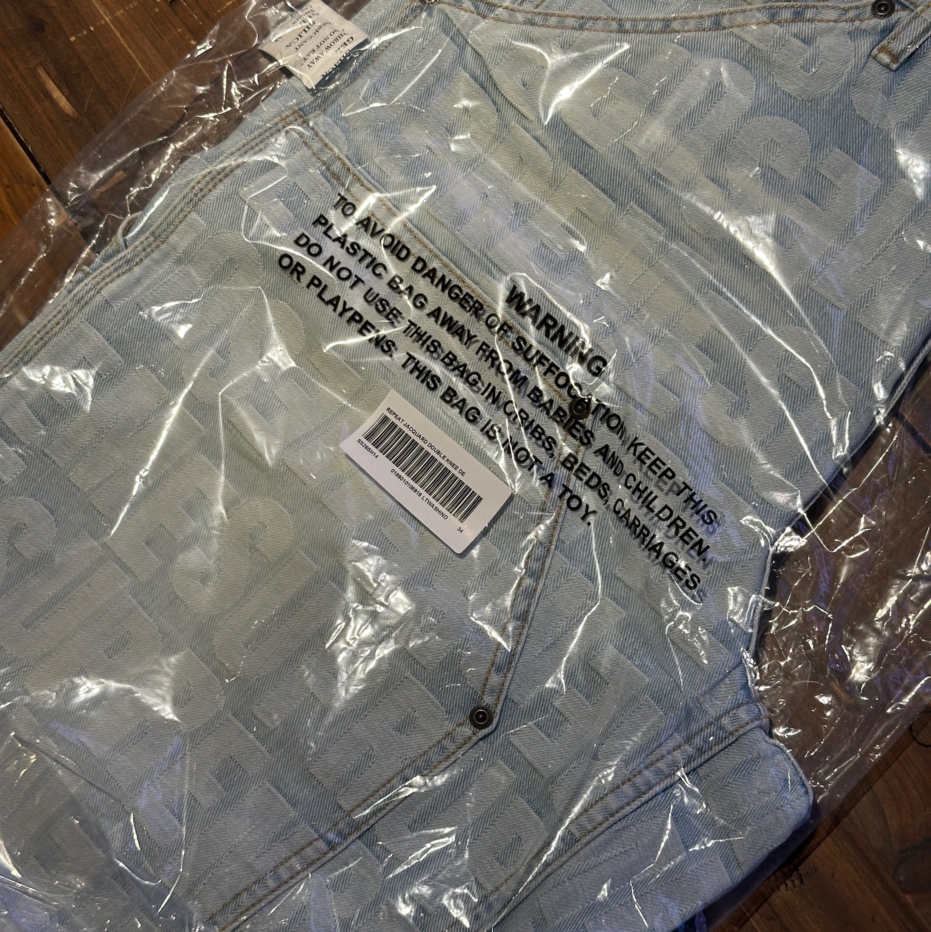Supreme Repeat Jacquard Double Knee Denim Short Light Washed Indigo - 26SS 착용 스타일
