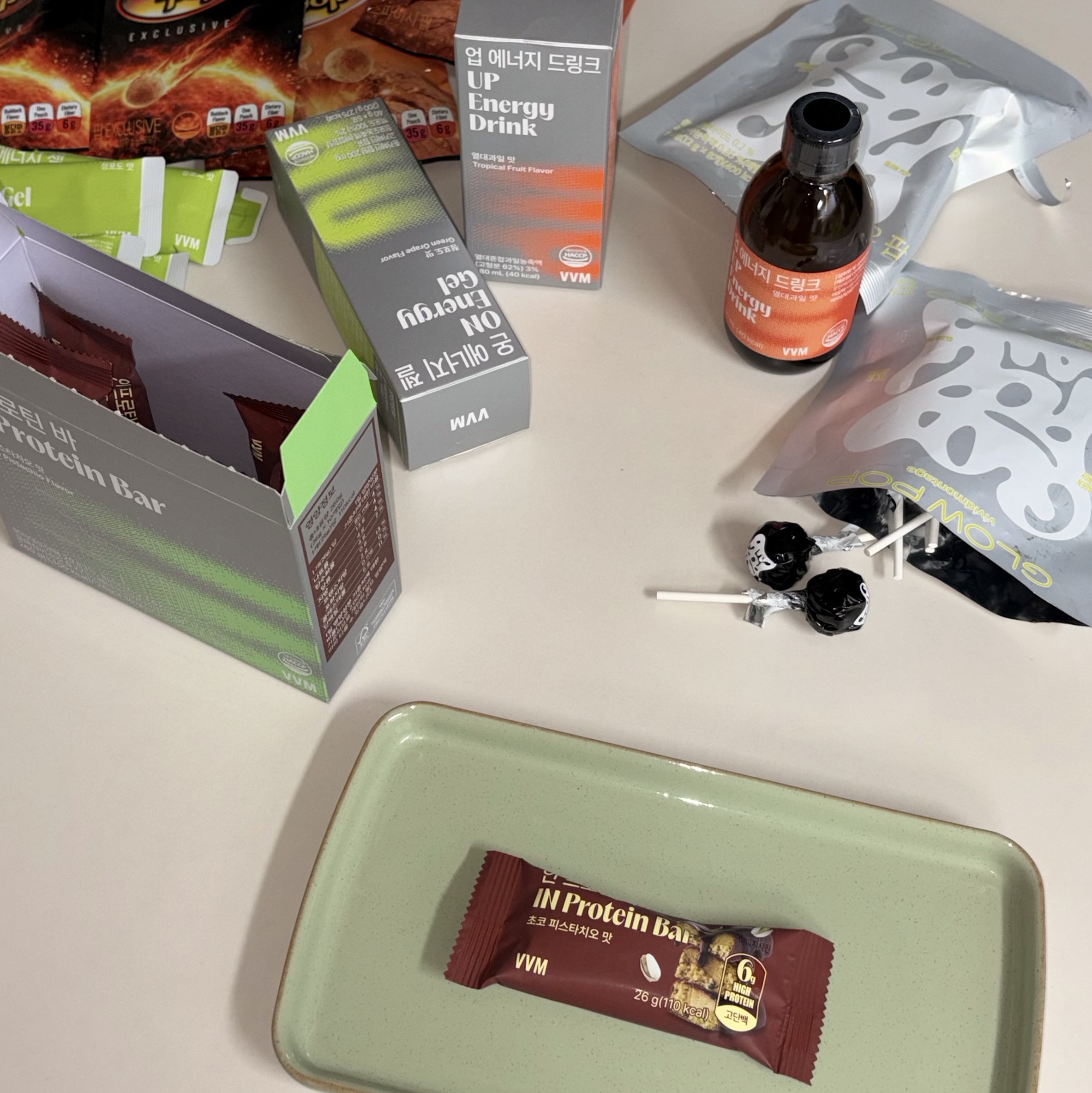 [KREAM 단독] VVM IN Protein Bar 26g * 10ea 1box, [KREAM 단독] VVM ON,UP,IN Energy 3set 착용 스타일 - 2