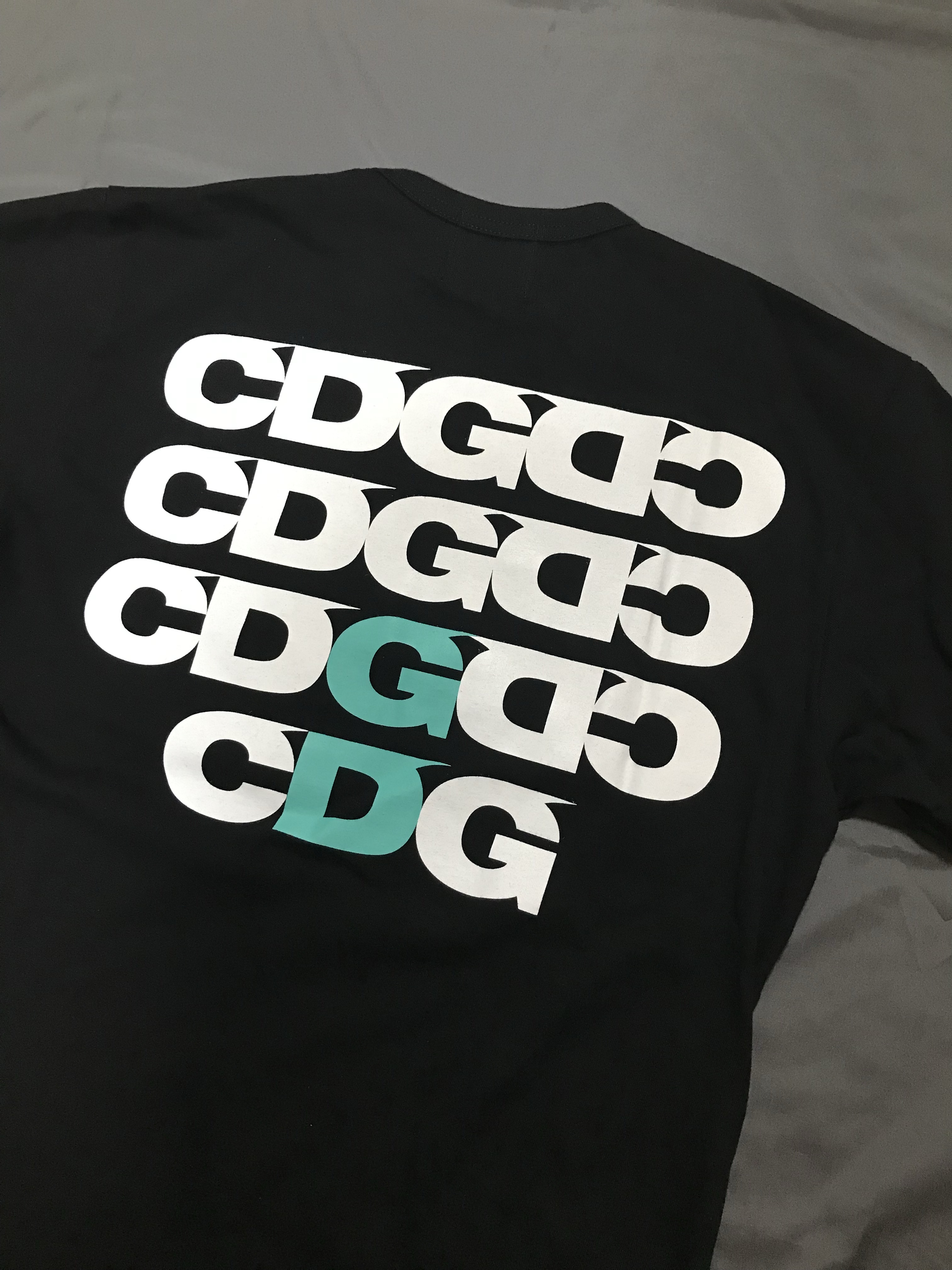 CDG x G-DRAGON Ubermensch CDGDC Symbol T-Shirt Black 착용 스타일 - 5