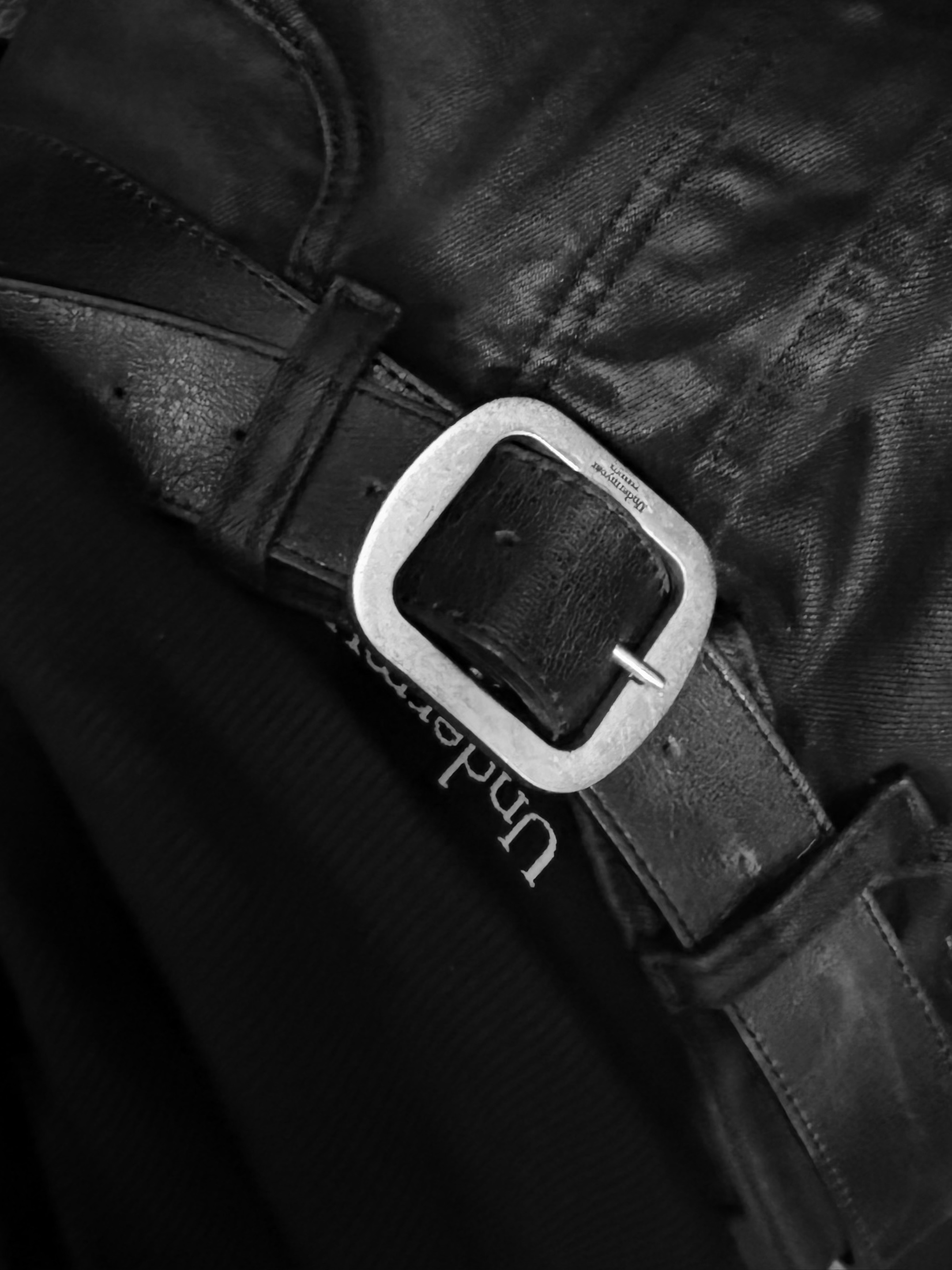 Undermycar MU.128 Original Logo Cracked Leather Belt Silver / Black, Mu.Go Gashapon Basic Logo Drawers Black & Random 착용 스타일 - 2