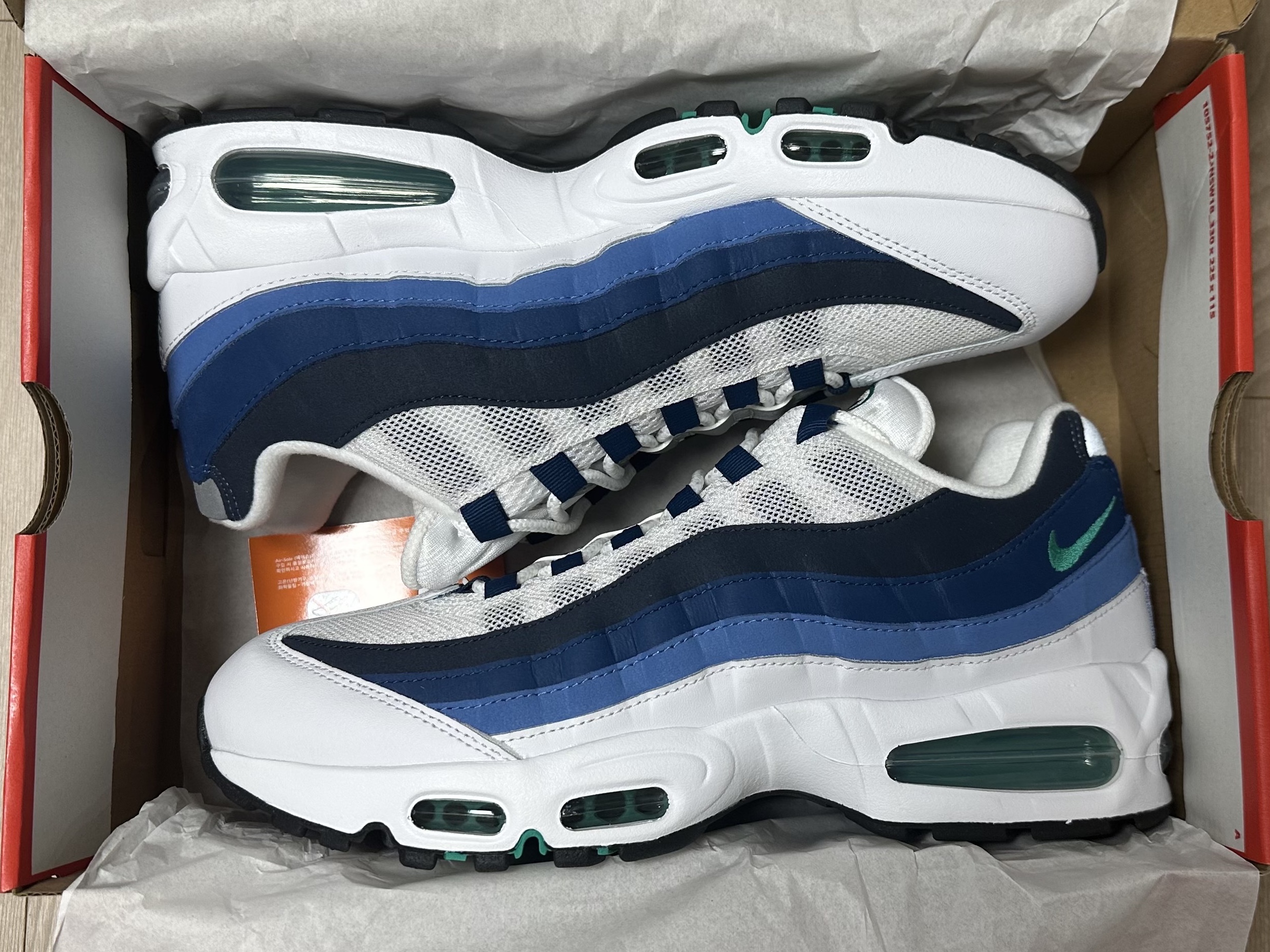 Nike Air Max 95 Big Bubble White Emerald Green 착용 스타일