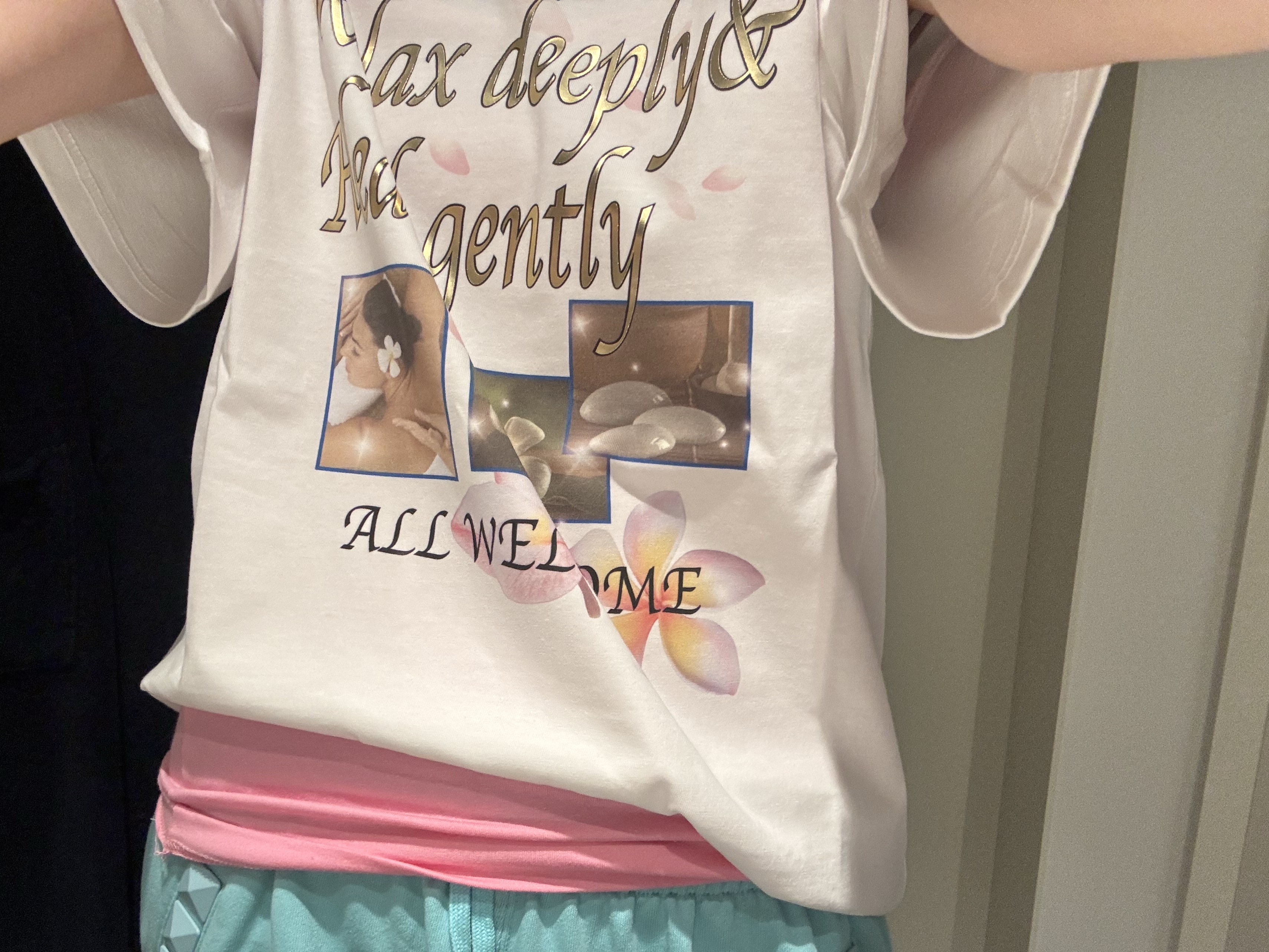 Alo Yoga Iconic Shopper Tote Bag Grey Tiedye, Sculptor Sweet Kitty Tank Top Acid Pink 착용 스타일 - 5