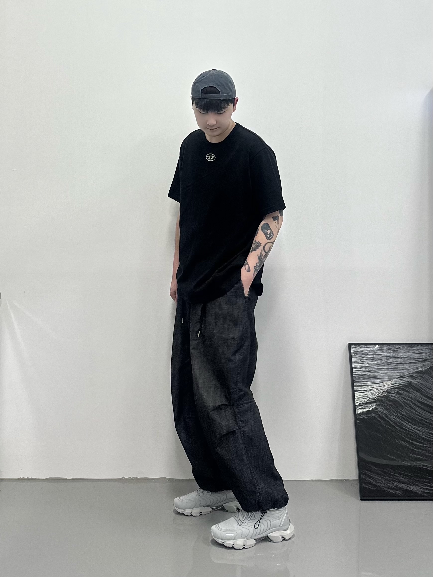 Diesel T-Adjust-Od T-shirt with Metallic Oval D Black 착용 스타일 - 1