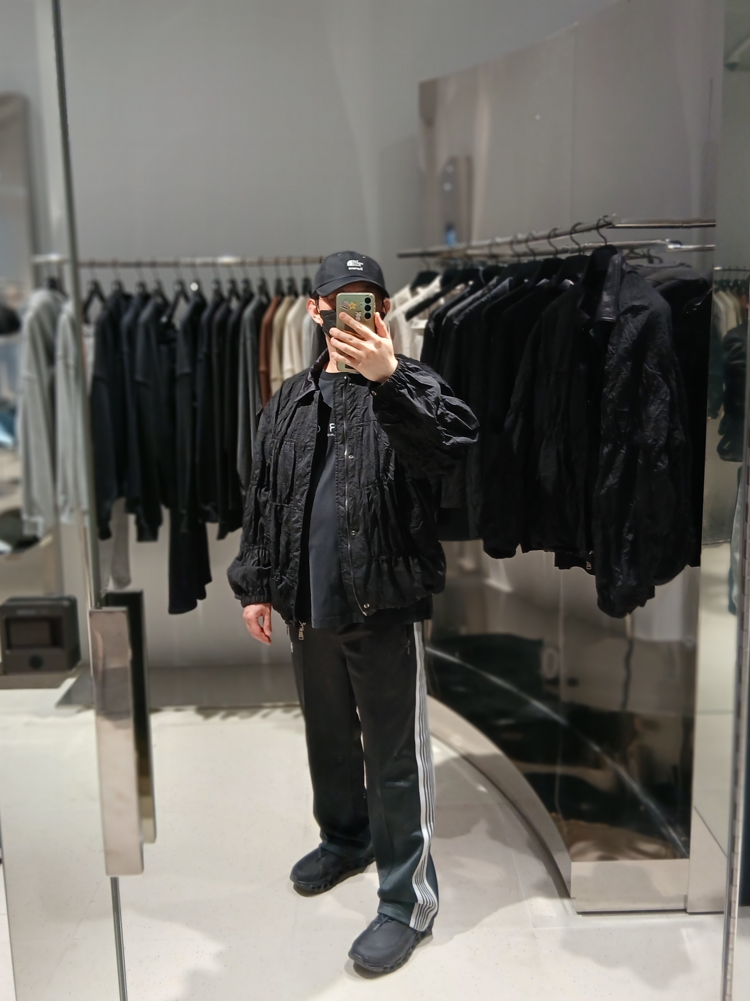 Iro Velin Shirring Coach Jumper Black, Supreme x The North Face Split 6-Panel Black - 24SS 착용 스타일 - 3