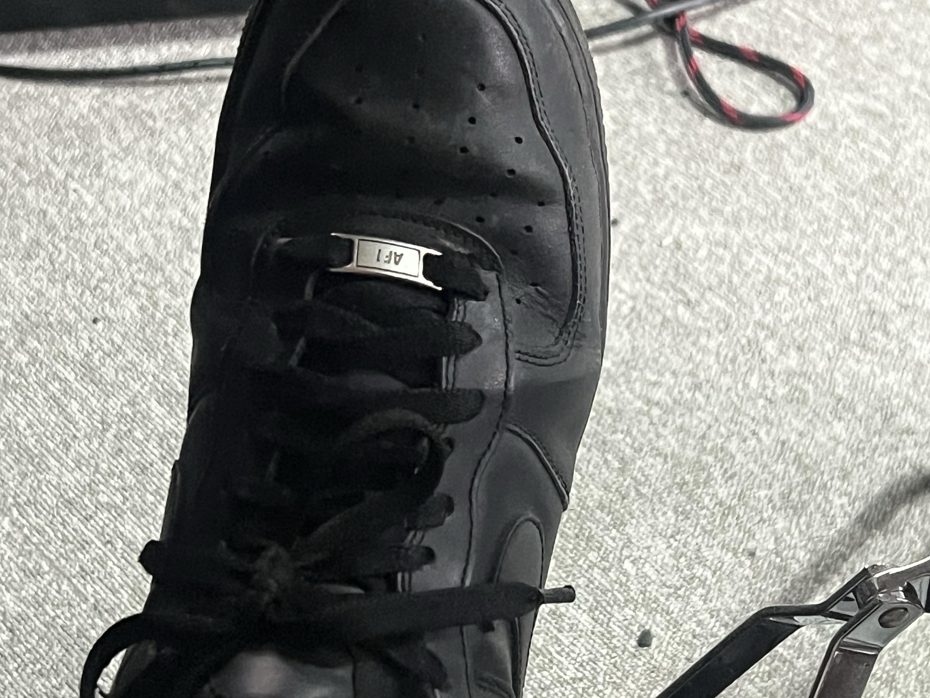 Nike Air Force 1 '07 Low Triple Black 착용 스타일