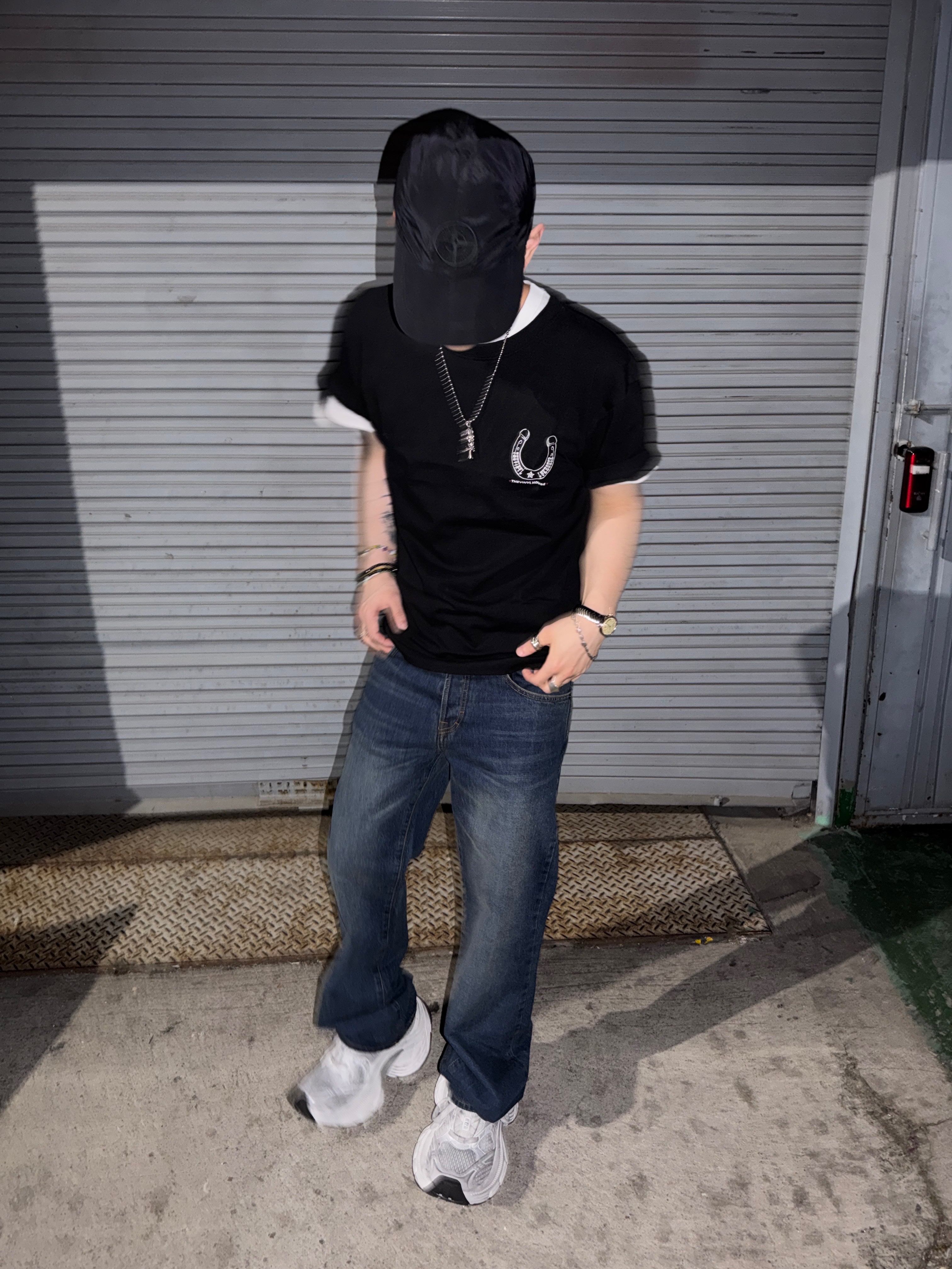 Thevinylhouse Lucky House Tee Black 착용 스타일 - 2