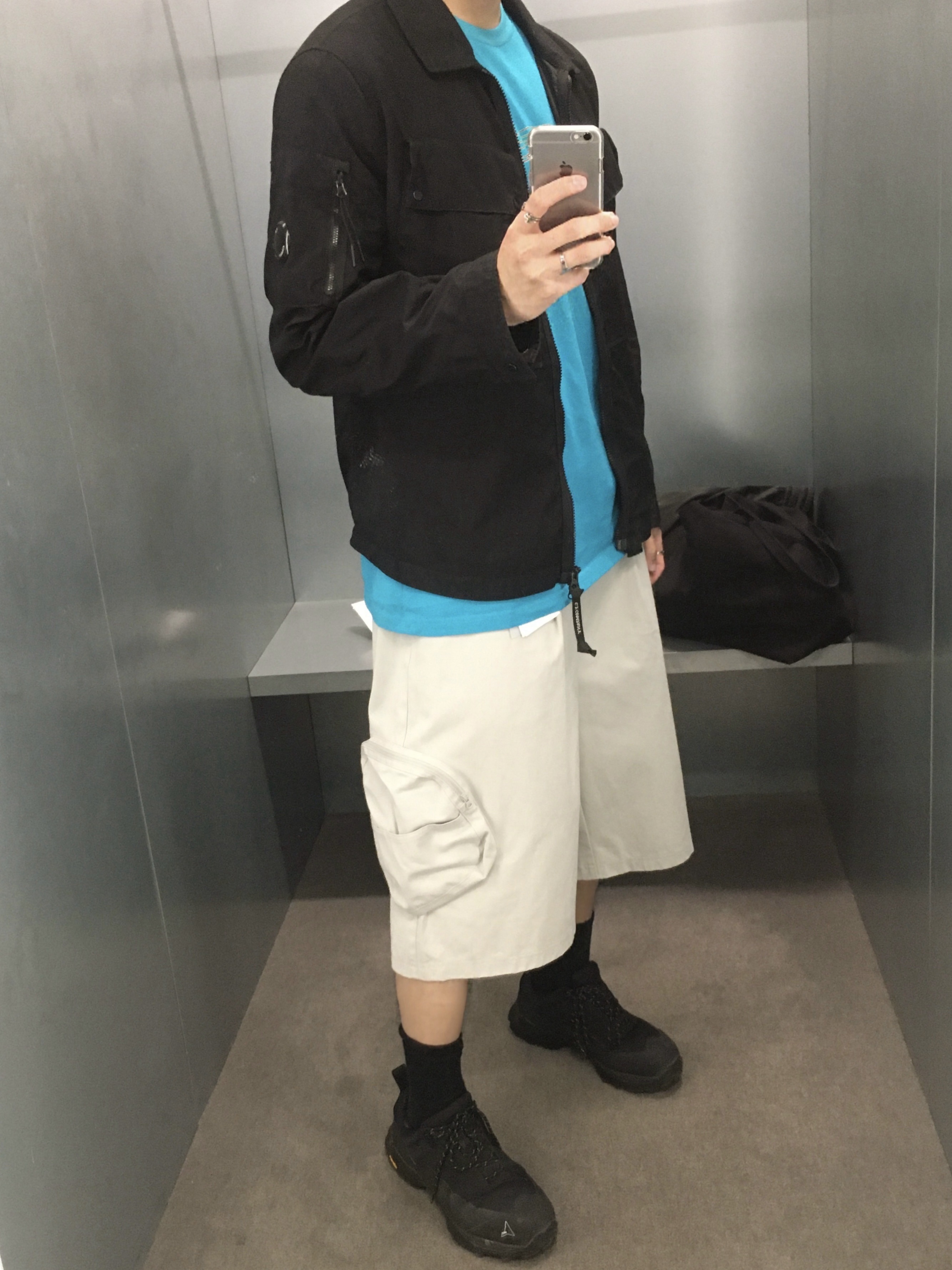 Sansan Gear Cargo Shorts Light Grey, C.P. Company Chrome-R Lens Button Overshirt Black - 25FW 착용 스타일