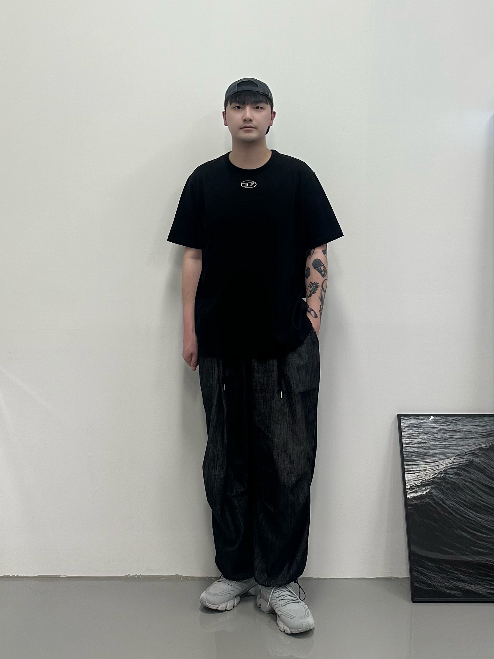 Diesel T-Adjust-Od T-shirt with Metallic Oval D Black 착용 스타일 - 2
