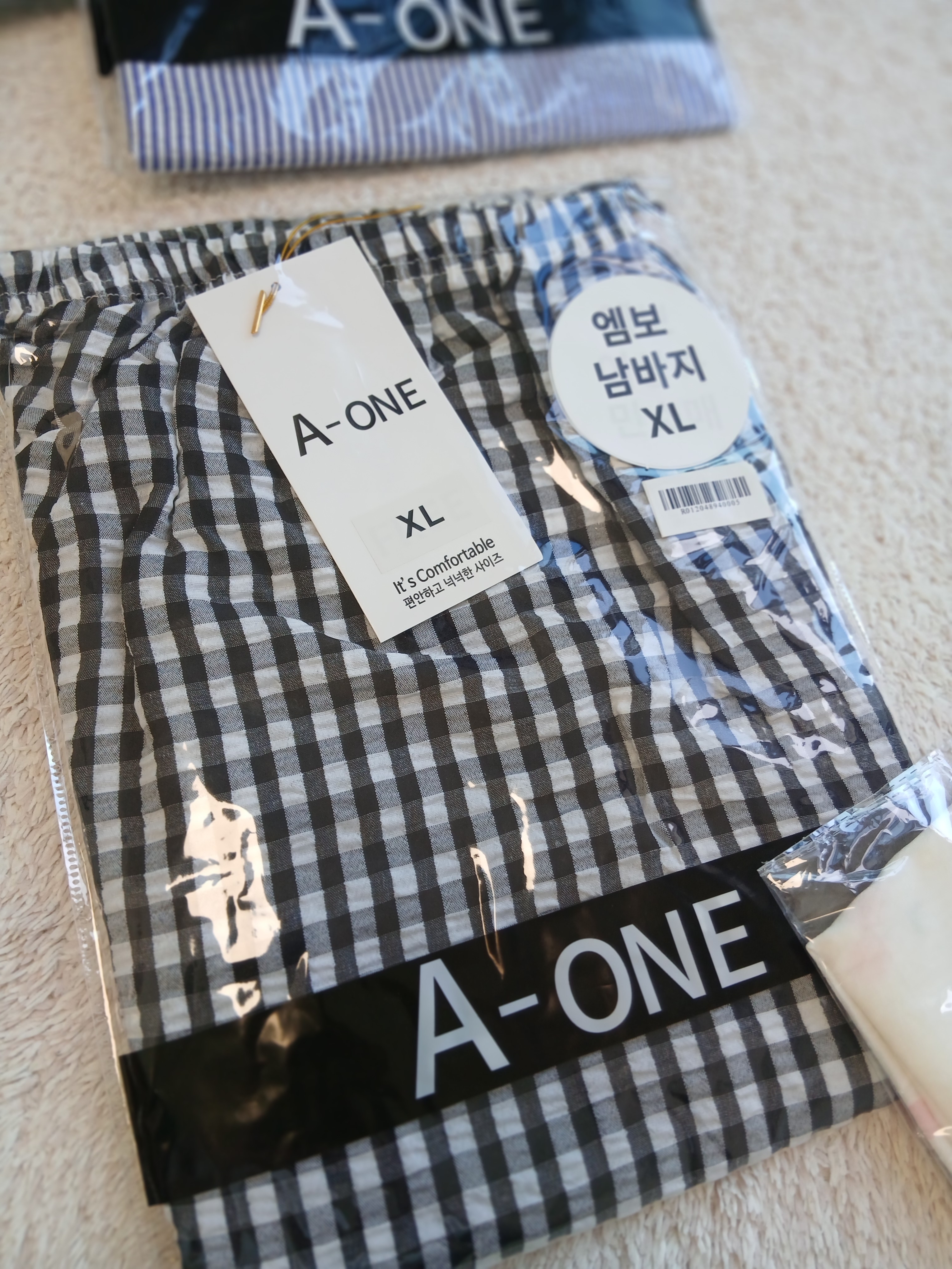 [3% 적립] Aone Cold Check Short Sleeve Pajama Set Gray Check, [3% 적립] Aone Cold Check Short Sleeve Pajama Set Navy Check 착용 스타일 - 6