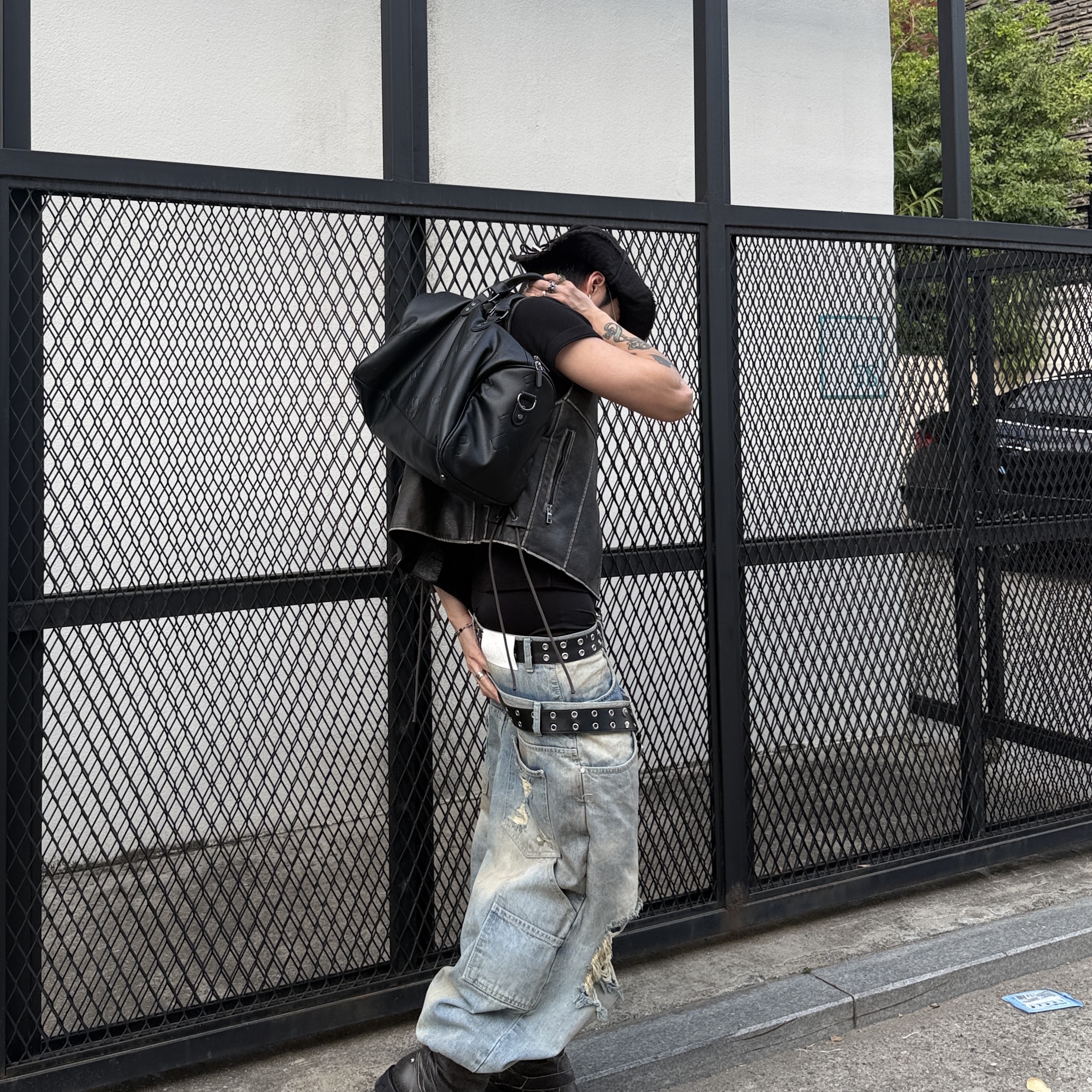Jacquemus Le Bob Artichaut Bucket Hat Black 착용 스타일 - 2