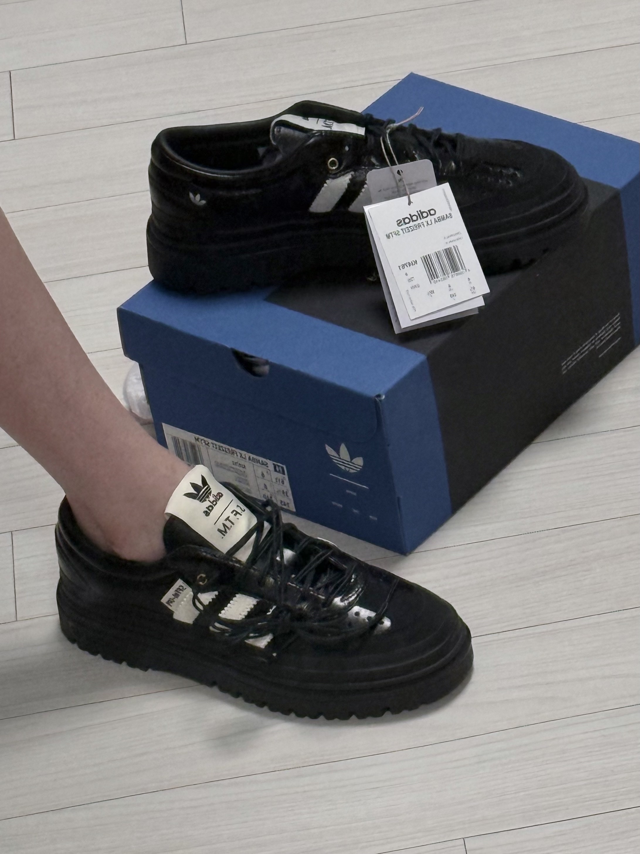 Adidas x Song for the Mute 007 Samba LX Freizeit Black, Adidas x Song for the Mute 007 Samba LX Freizeit Aurora Coffee 착용 스타일 - 1