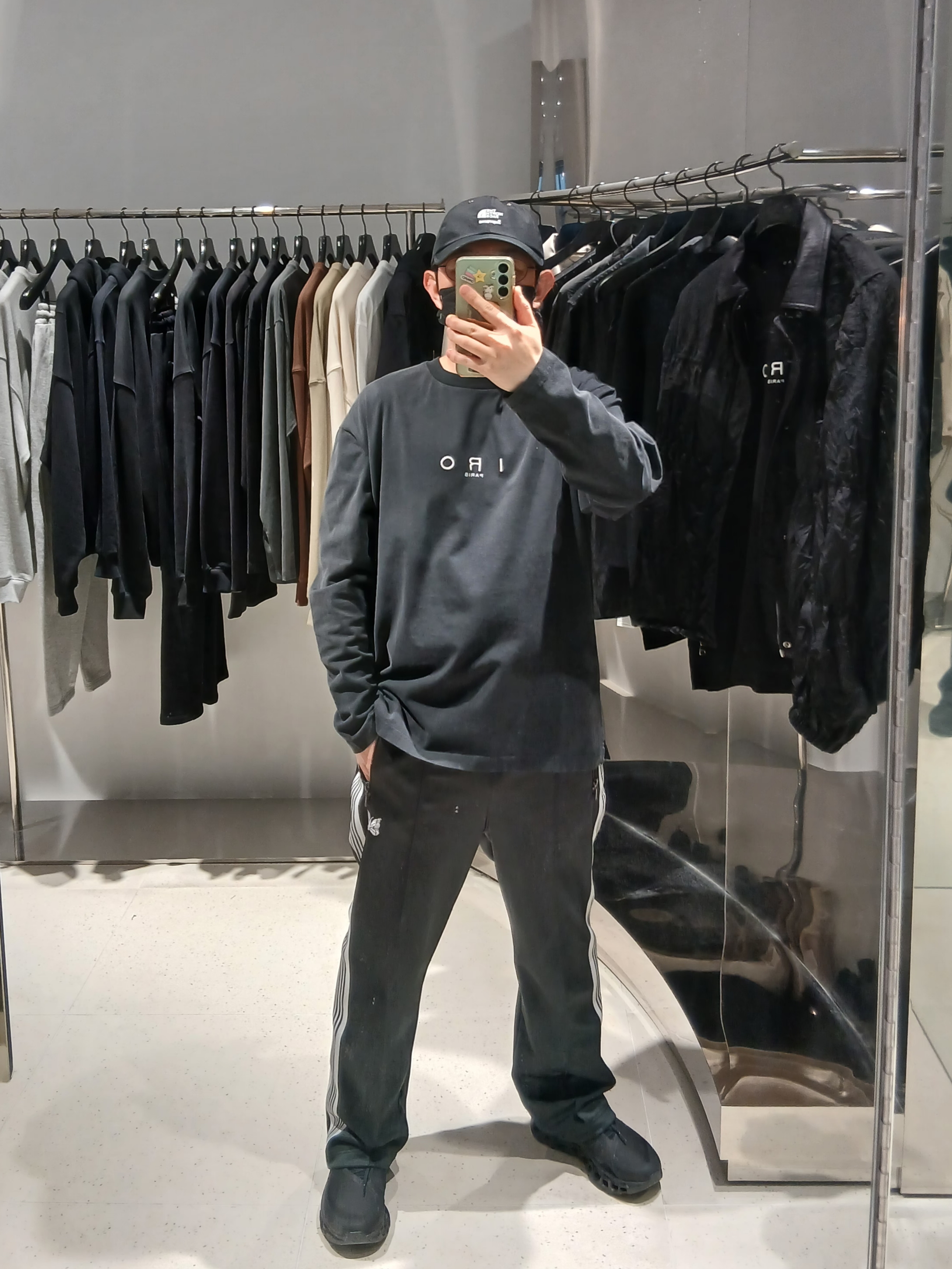 Supreme x The North Face Split 6-Panel Black - 24SS, Needles Track Pant Poly Smooth Charcoal 착용 스타일 - 1