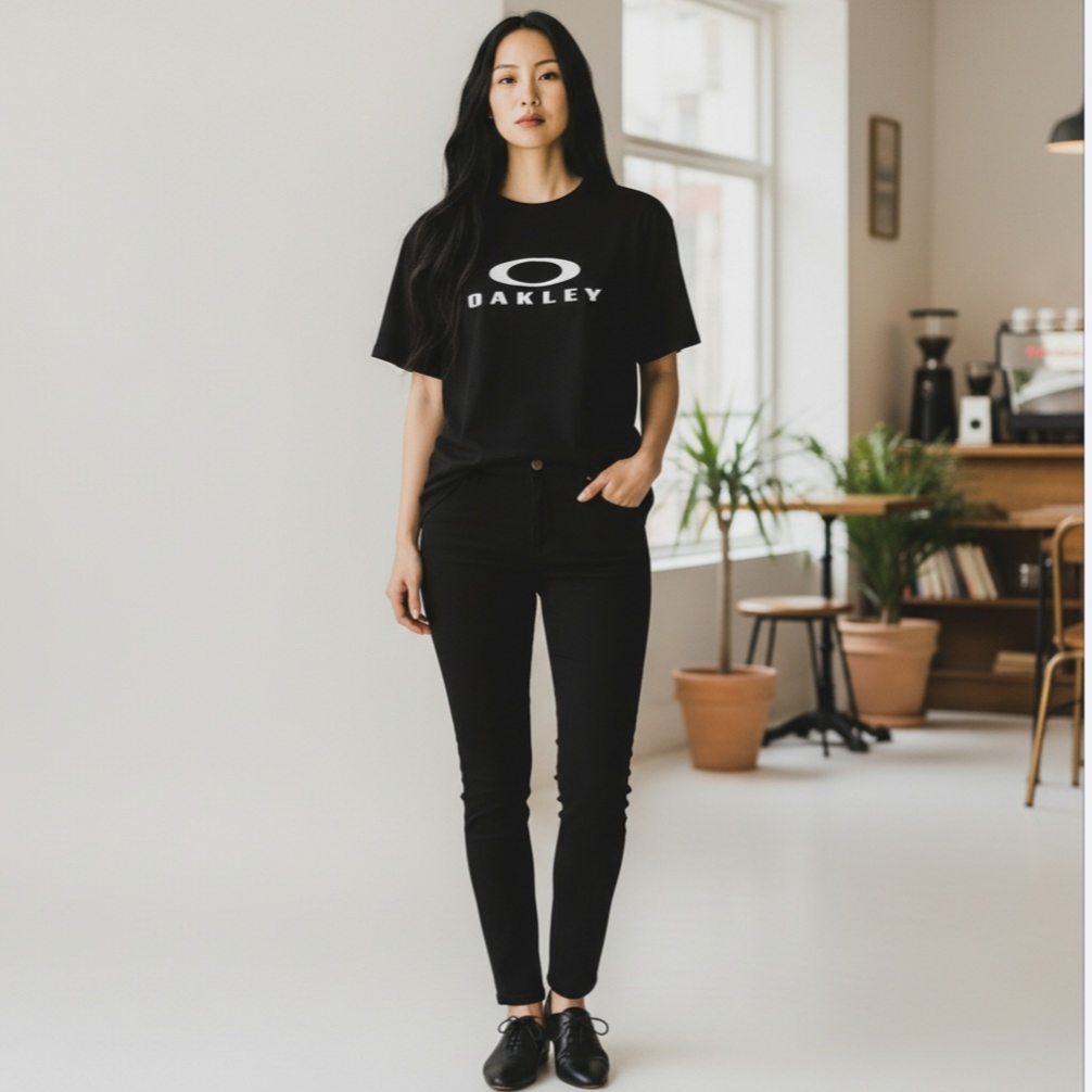 Oakley O Bark 2.0 T-Shirt Blackout 착용 스타일