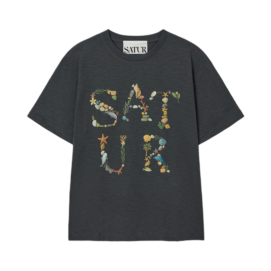 세터 마린 콜라주 그래픽 반팔 티셔츠 차콜(SATUR Marin Collage Graphic T-Shirt Charcoal)