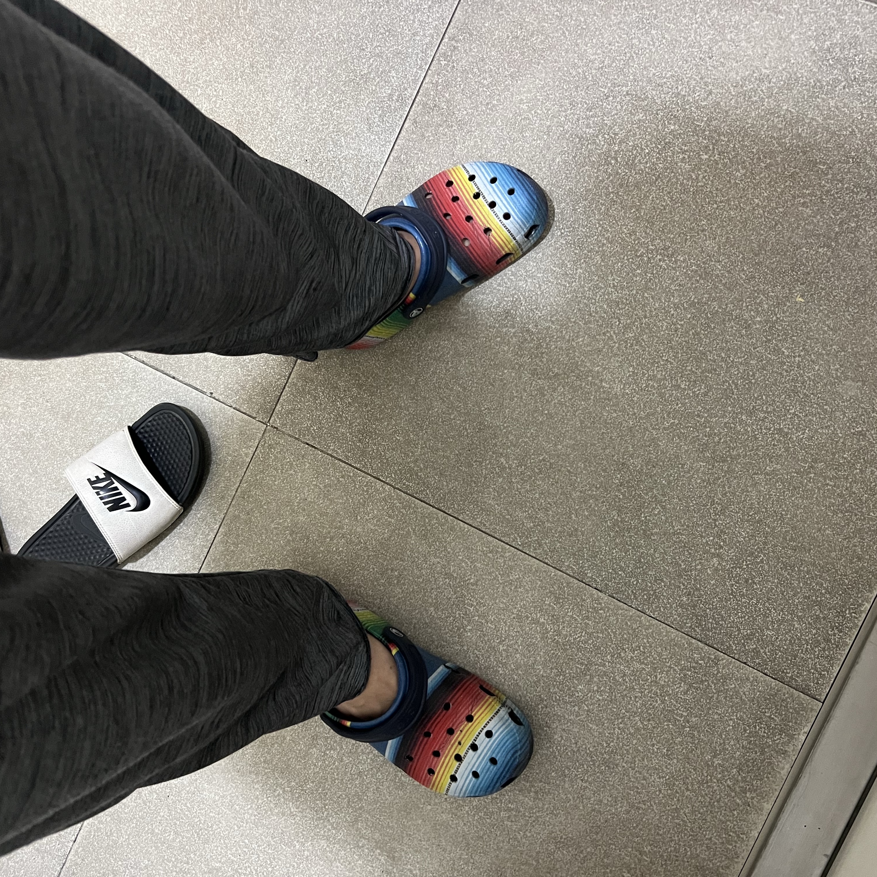 Crocs Classic Marbled Clog White Oxygen 착용 스타일