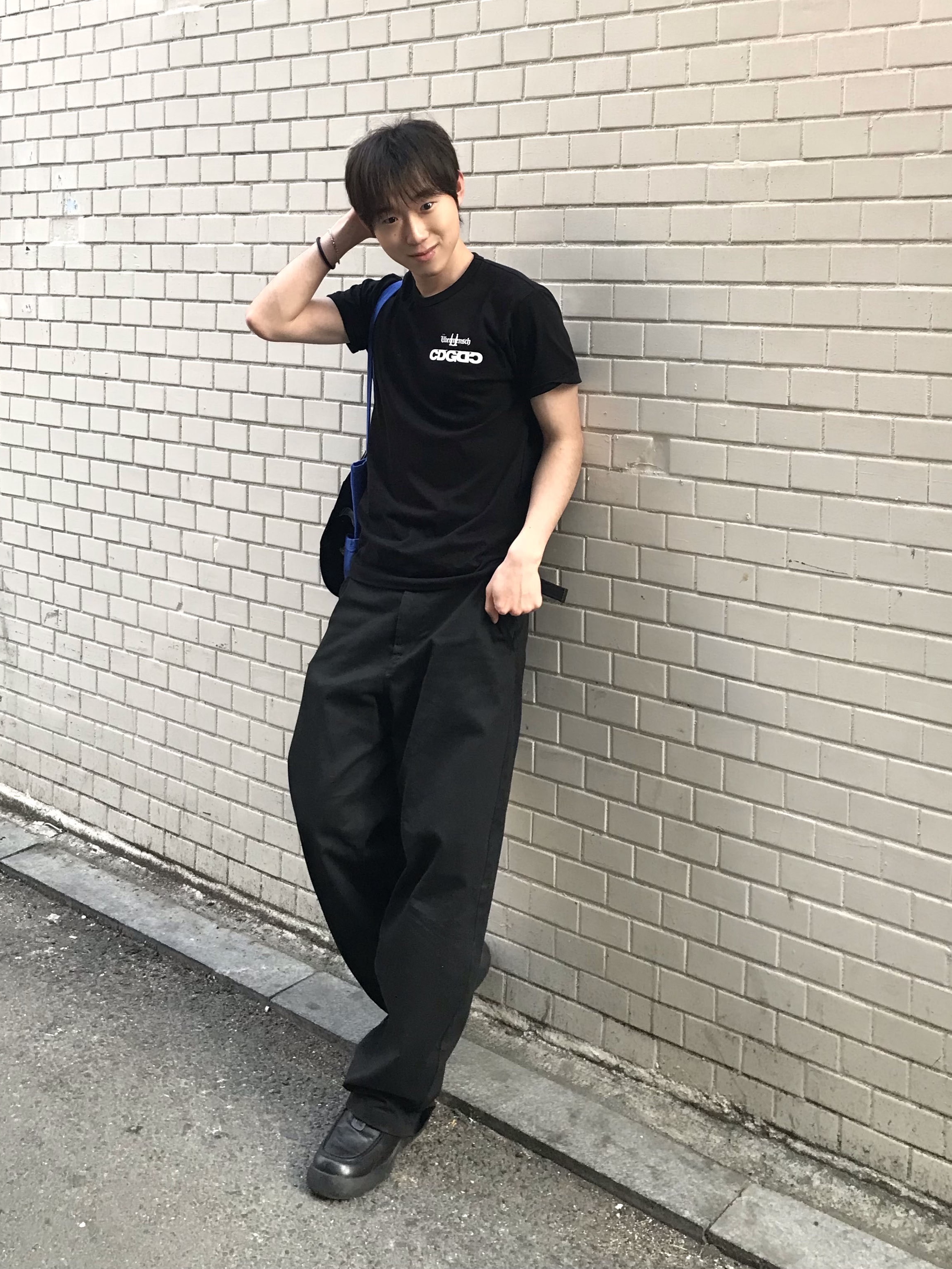 CDG x G-DRAGON Ubermensch CDGDC Symbol T-Shirt Black 착용 스타일 - 4