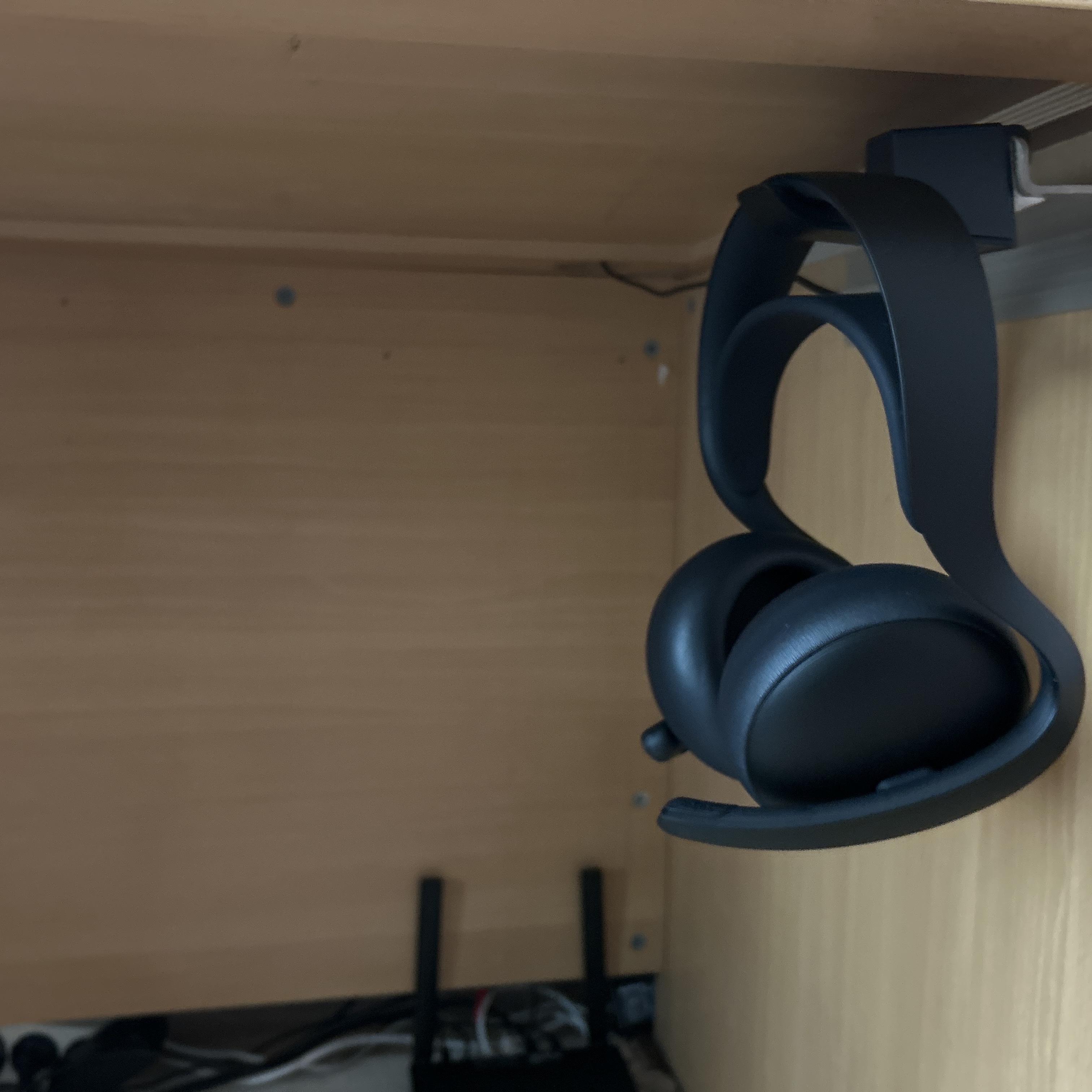 PlayStation 5 Pulse Elite Wireless Headset Midnight Black 착용 스타일