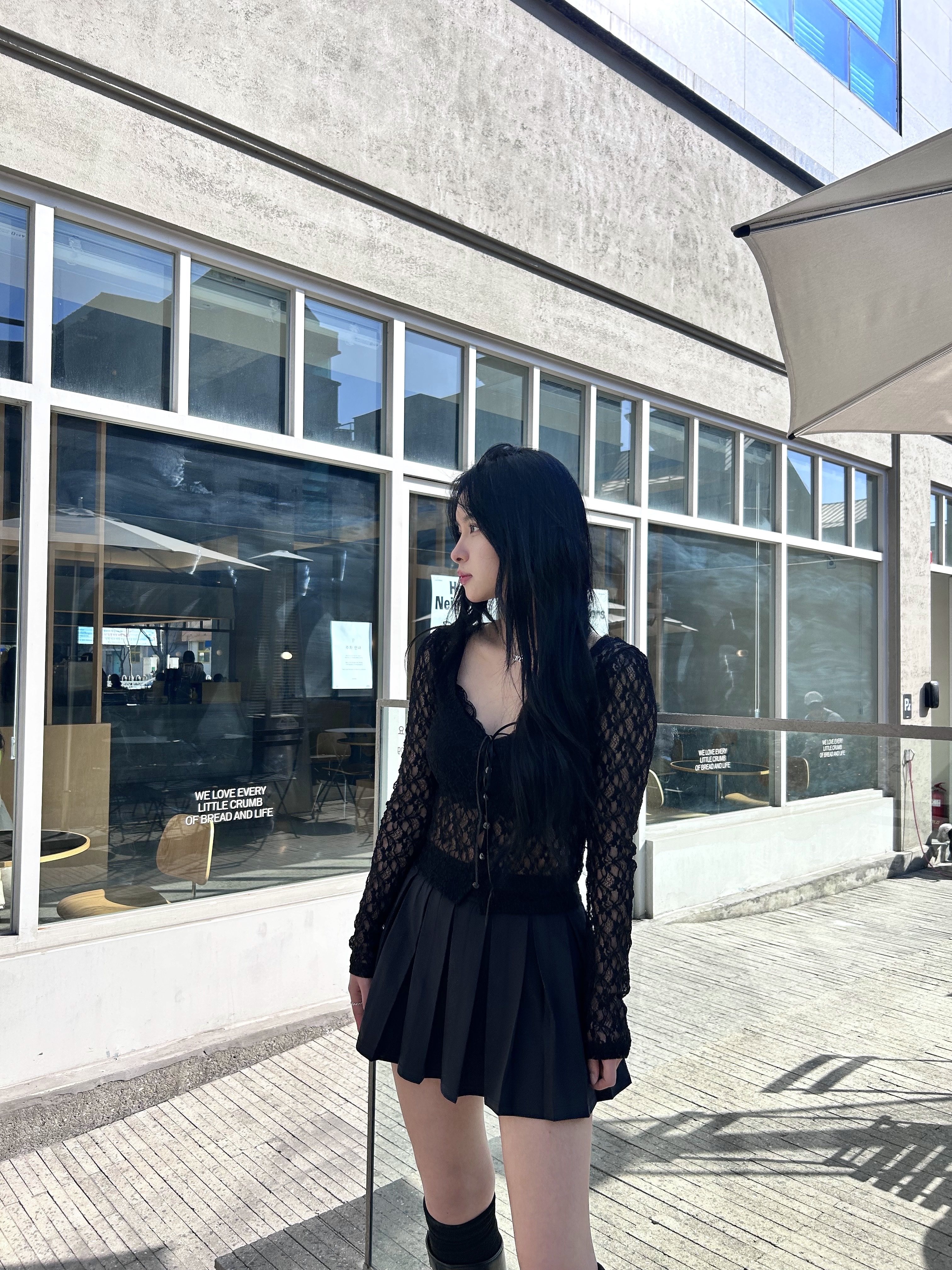 (W) Threetimes Romantic Lace Cardigan Black 착용 스타일 - 2