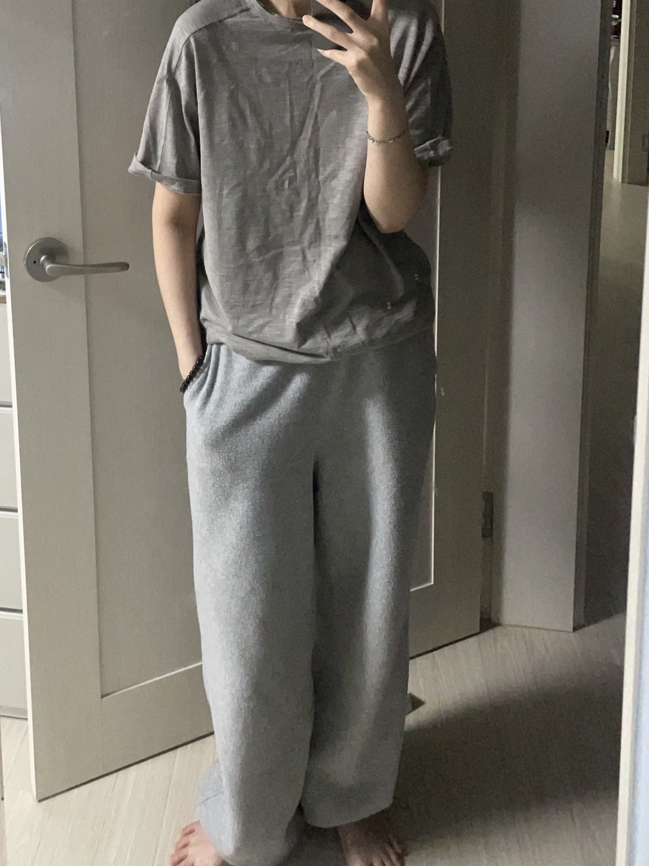 IGNOTA Core:14 Terra Tshirt Grey 착용 스타일