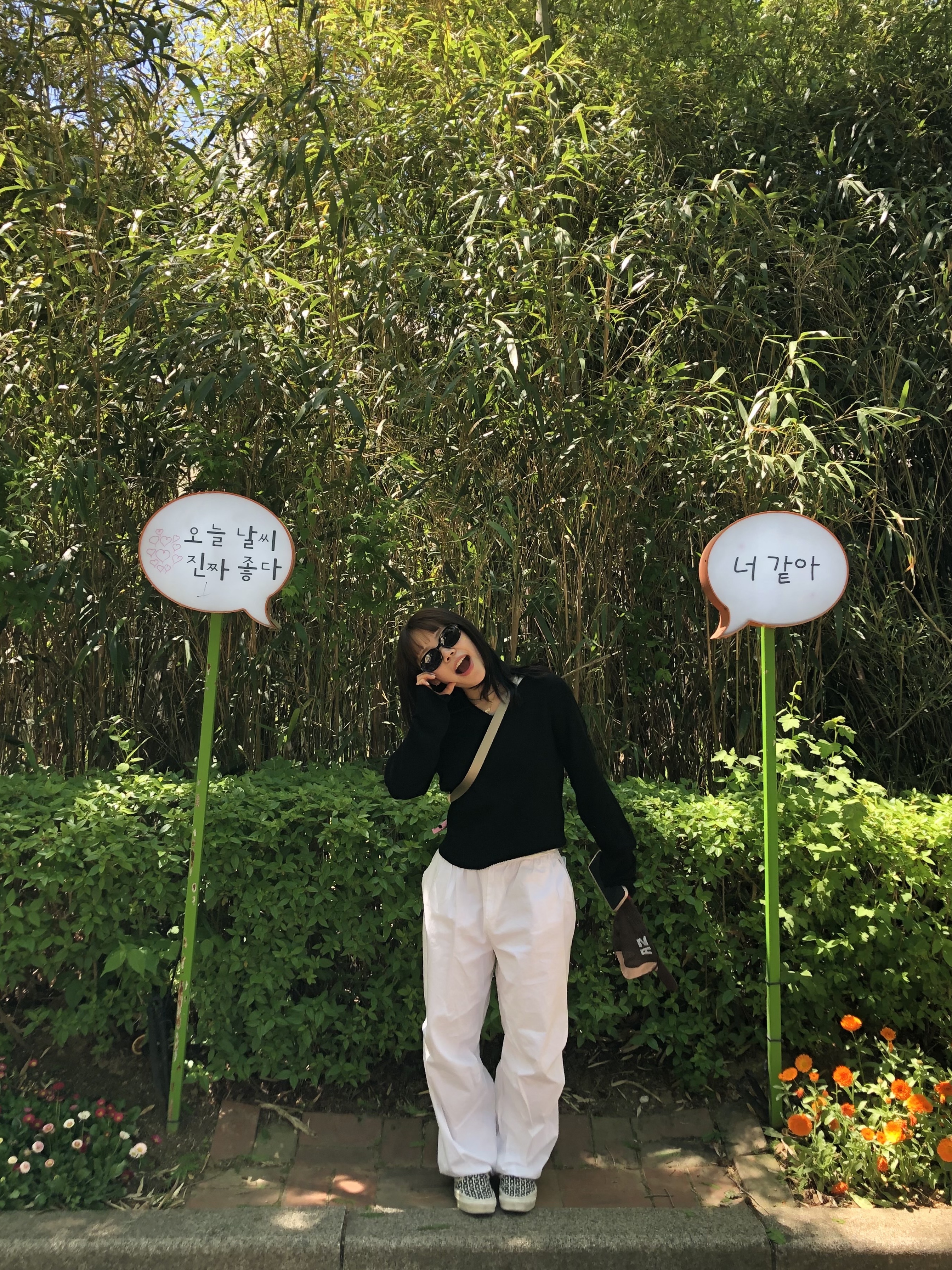 Alex Zono x Woodz New Paths Await Trucker Hat Beige, Vans Vault x CDG Slip-On LX White 착용 스타일 - 3