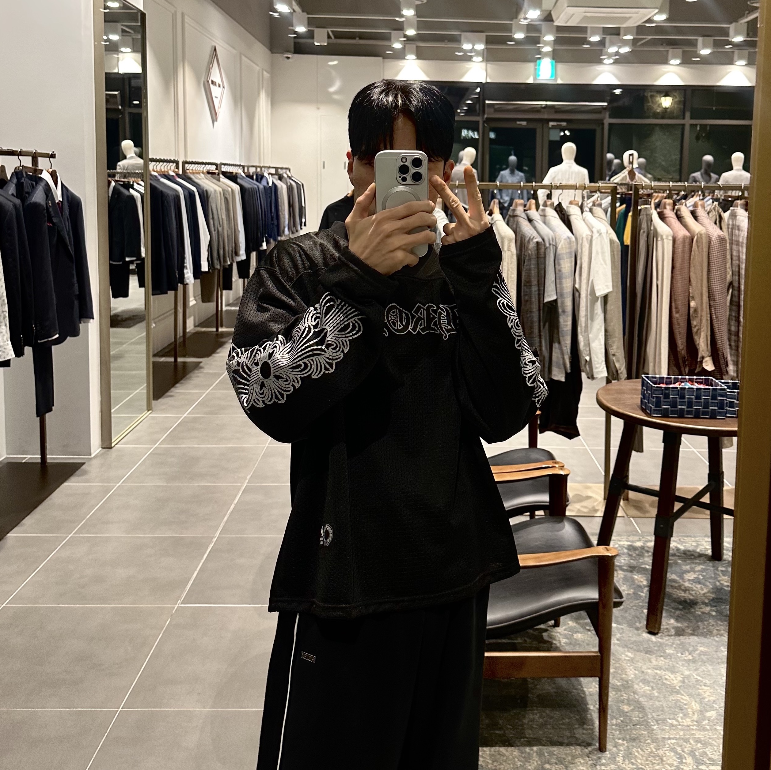 Chrome Hearts Warm Up LS Jersey Black 착용 스타일
