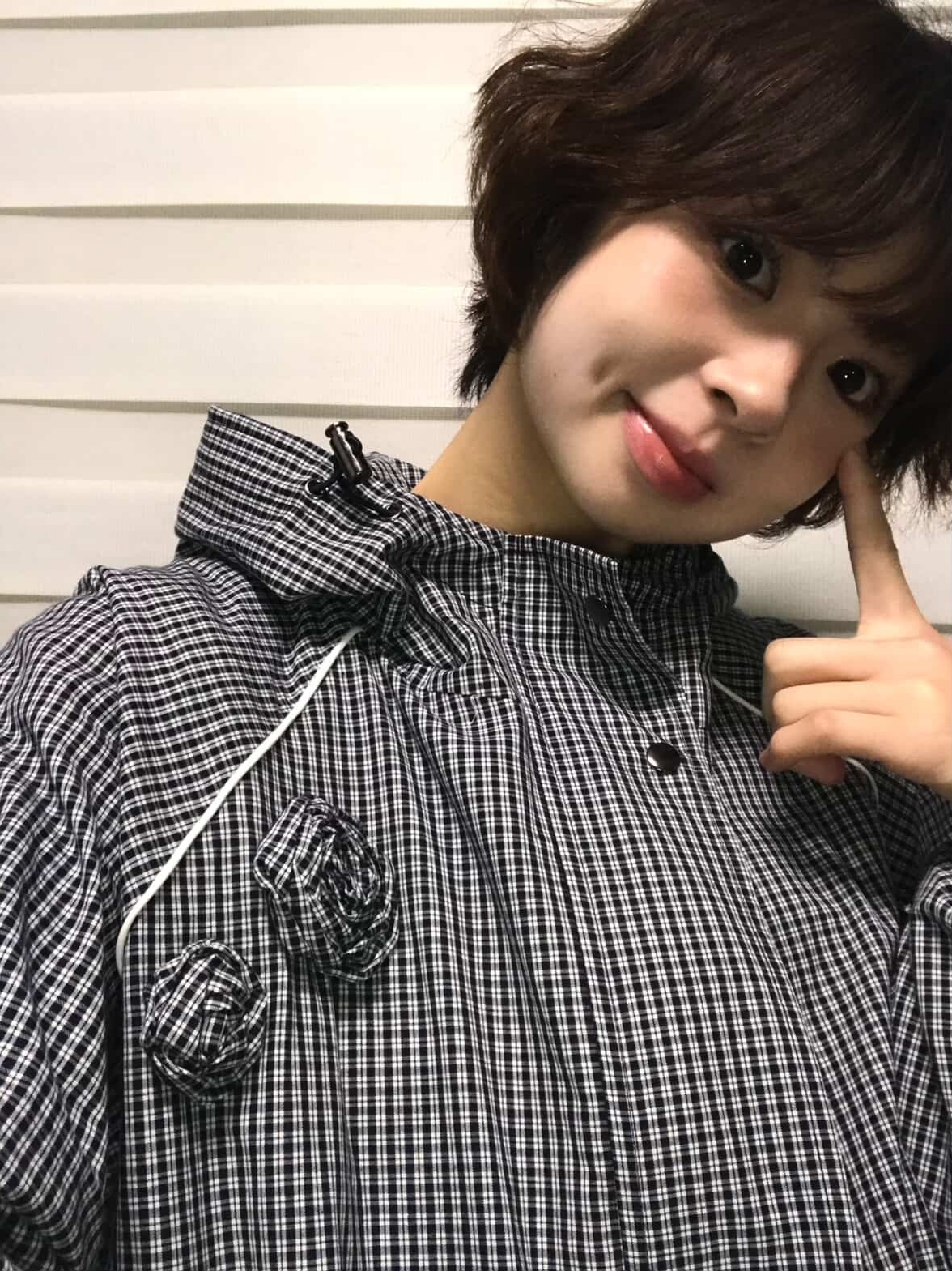 Rosefrantz Rose Corsage Check Windbreaker [Navy] 착용 스타일 - 2