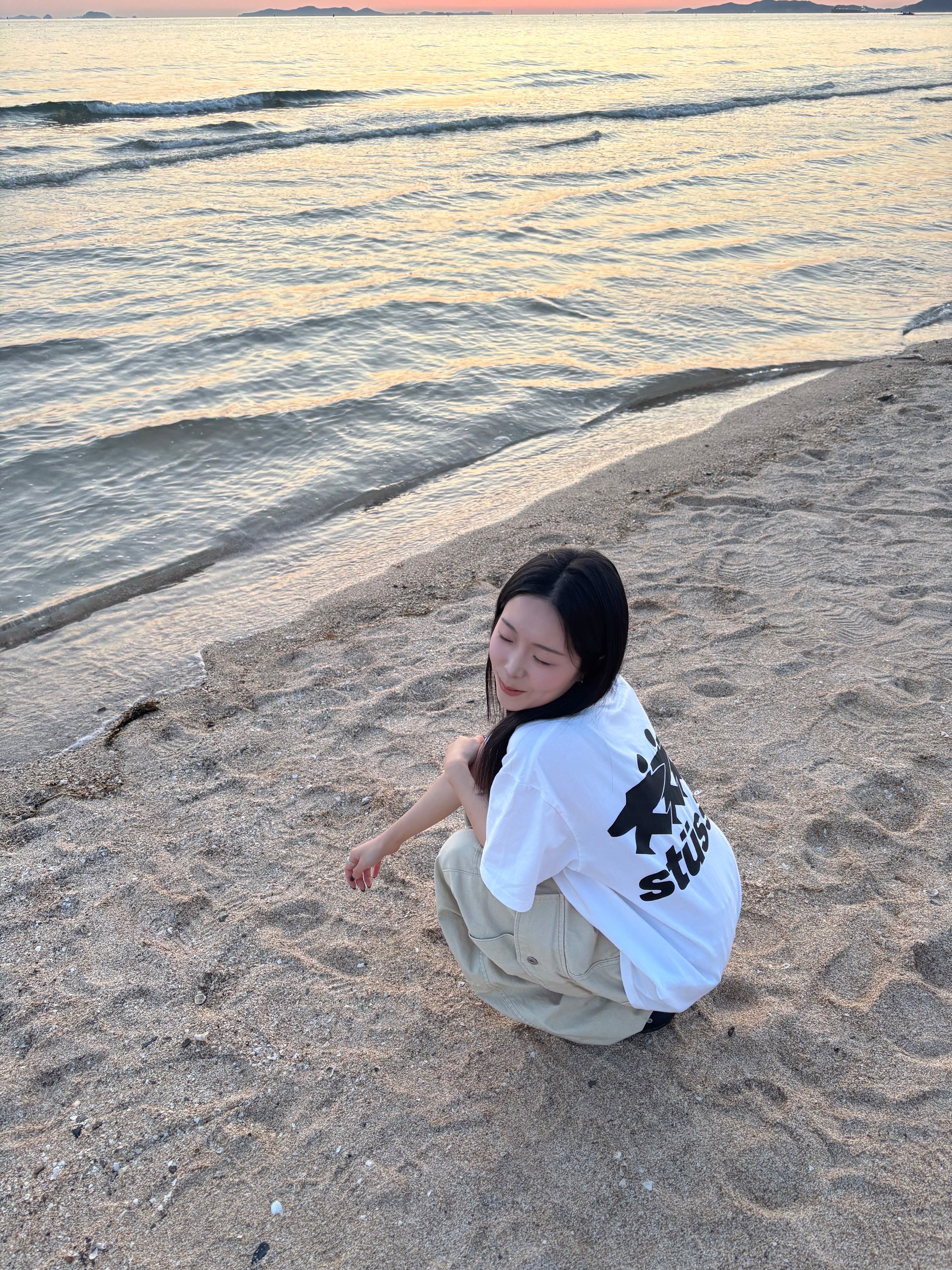 Stussy Surfwalk Pigment Dyed T-Shirt Natural 착용 스타일 - 1