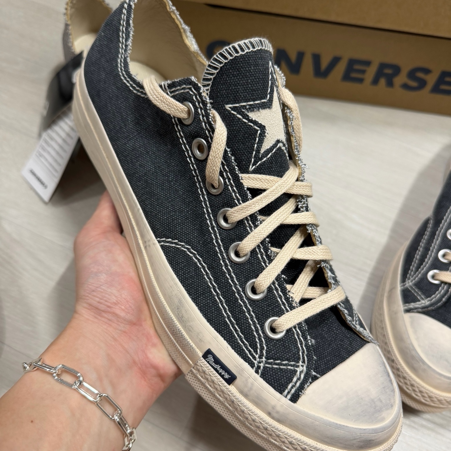 Converse x Madhappy Chuck 70 Ox Black Natural Ivory, Converse x Madhappy Chuck 70 Ox Thunder Daze Natural Ivory 착용 스타일 - 2