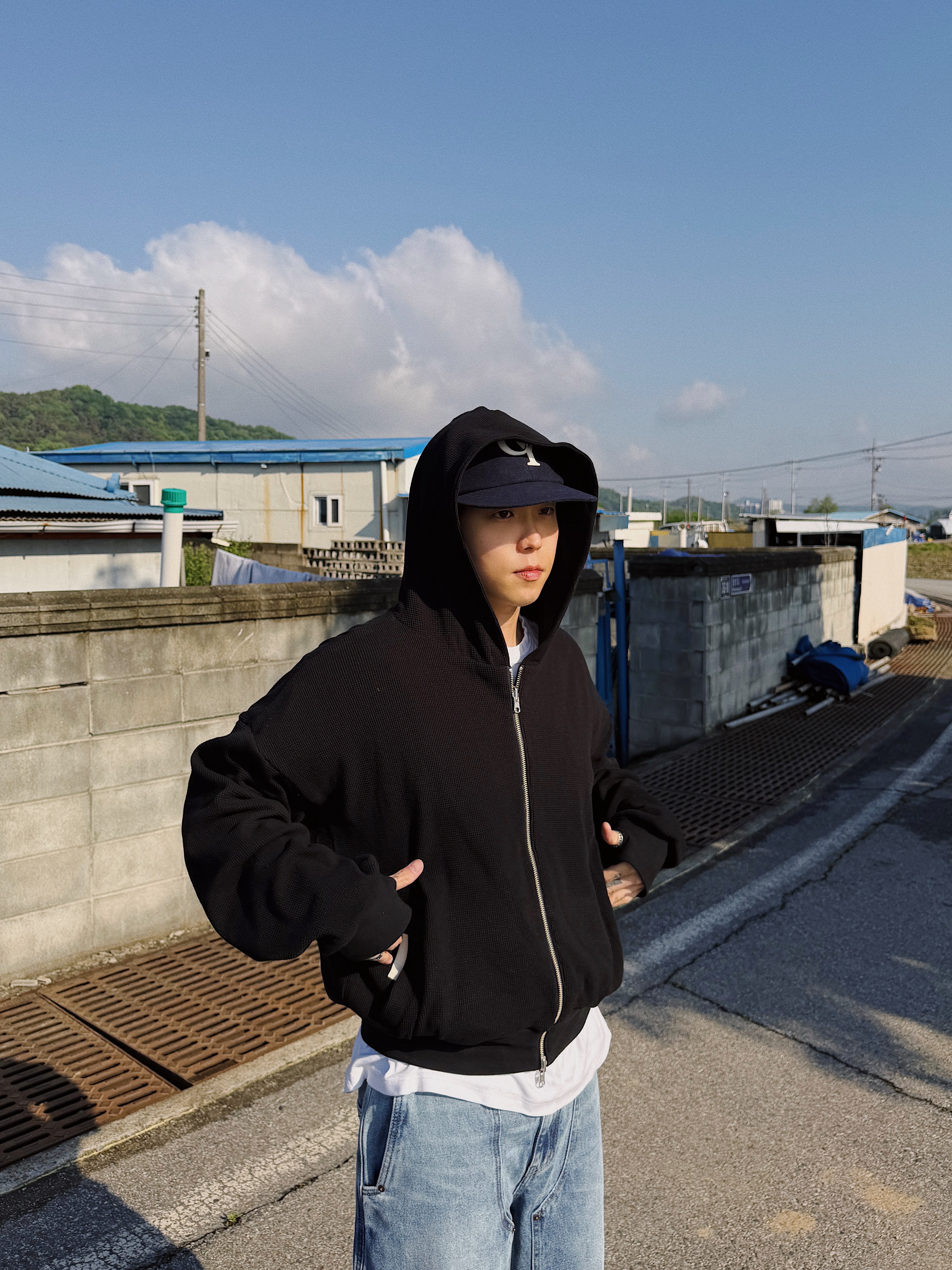Maison Mihara Yasuhiro Peterson23 OG Sole Garment Dyed Canvas Low-top Sneakers Black 착용 스타일 - 6