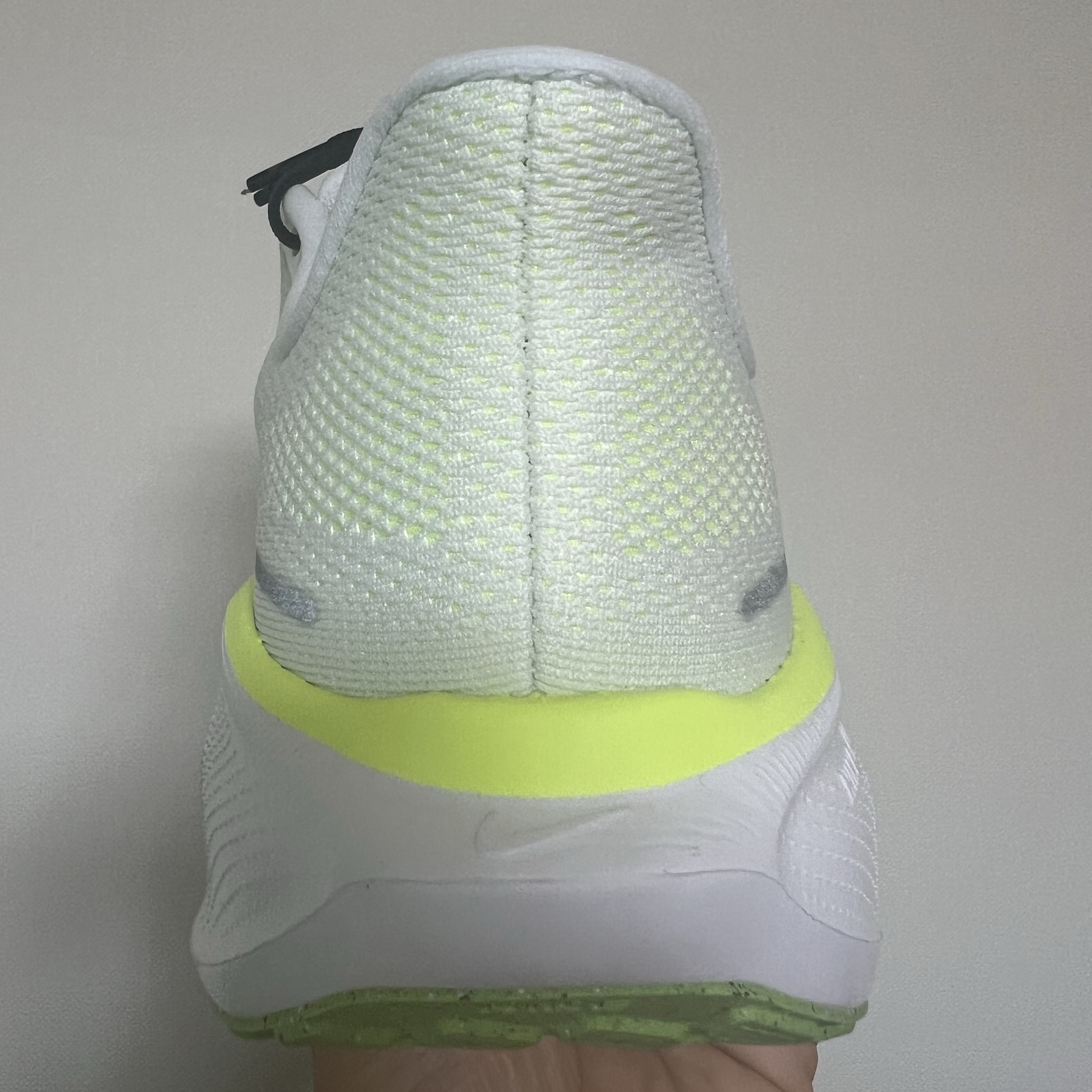 Nike Air Zoom Pegasus 41 White Volt Ice 착용 스타일 - 3