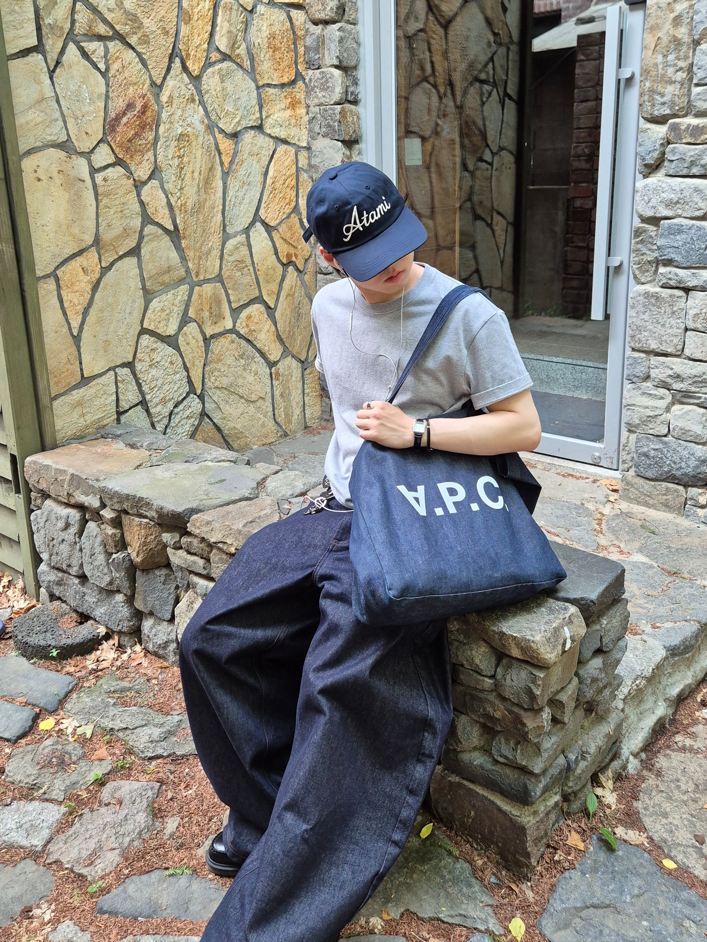 A.P.C. Daniela Shopping Bag Indigo, Dr. Martens Adrian Smooth Black ์ฐฉ์ฉ ์คํ์ผ - 2