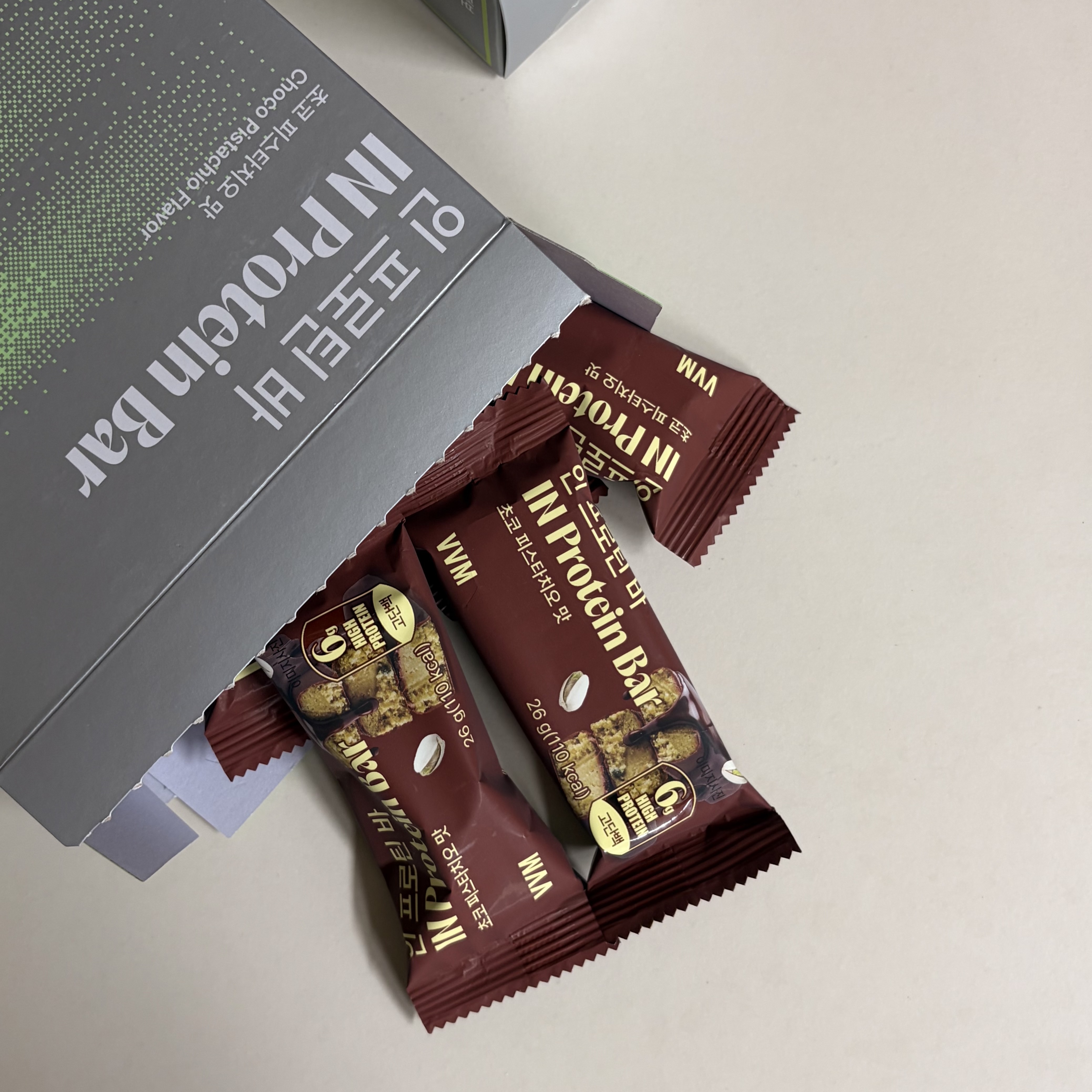 [KREAM 단독] VVM IN Protein Bar 26g * 10ea 1box, [KREAM 단독] VVM ON,UP,IN Energy 3set 착용 스타일 - 3