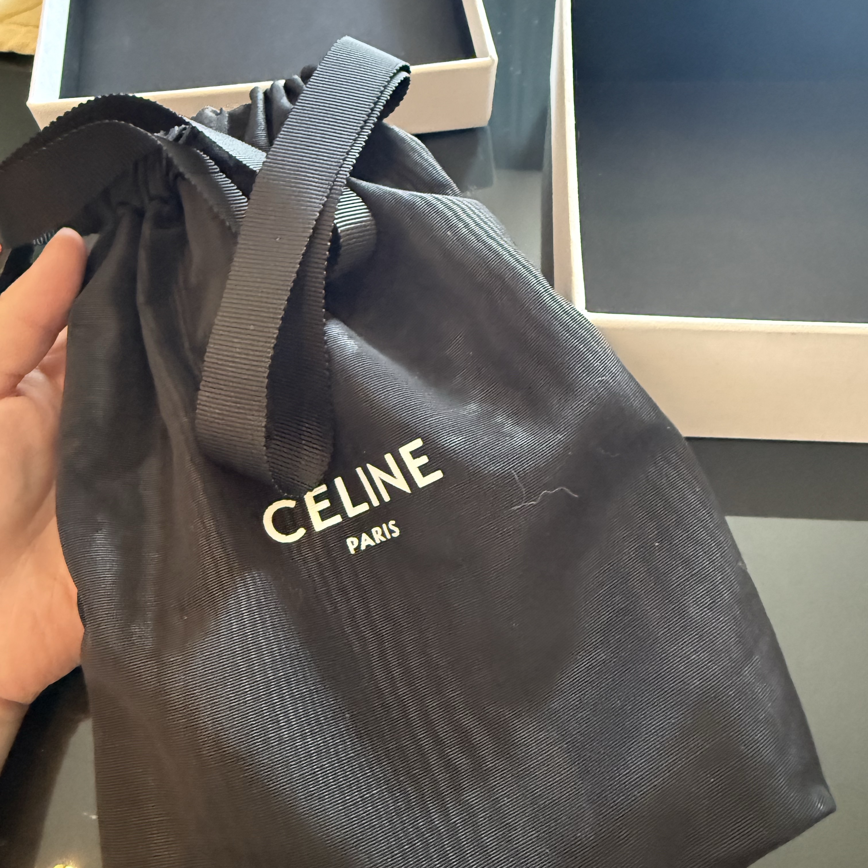 (W) Celine Small Triomphe Belt in Smooth Calfskin Black 착용 스타일 - 1