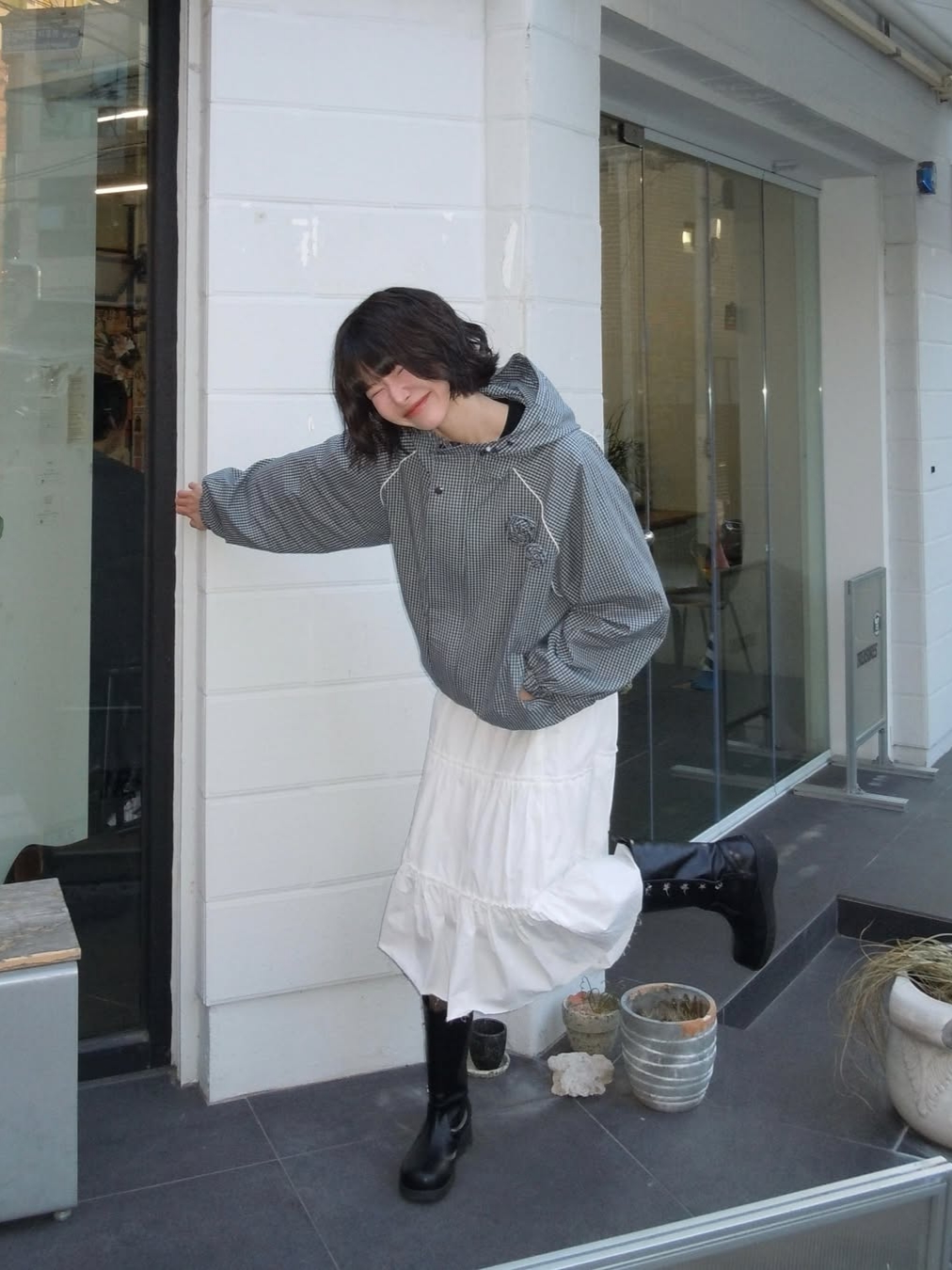 Rosefrantz Rose Corsage Check Windbreaker [Navy] 착용 스타일 - 1