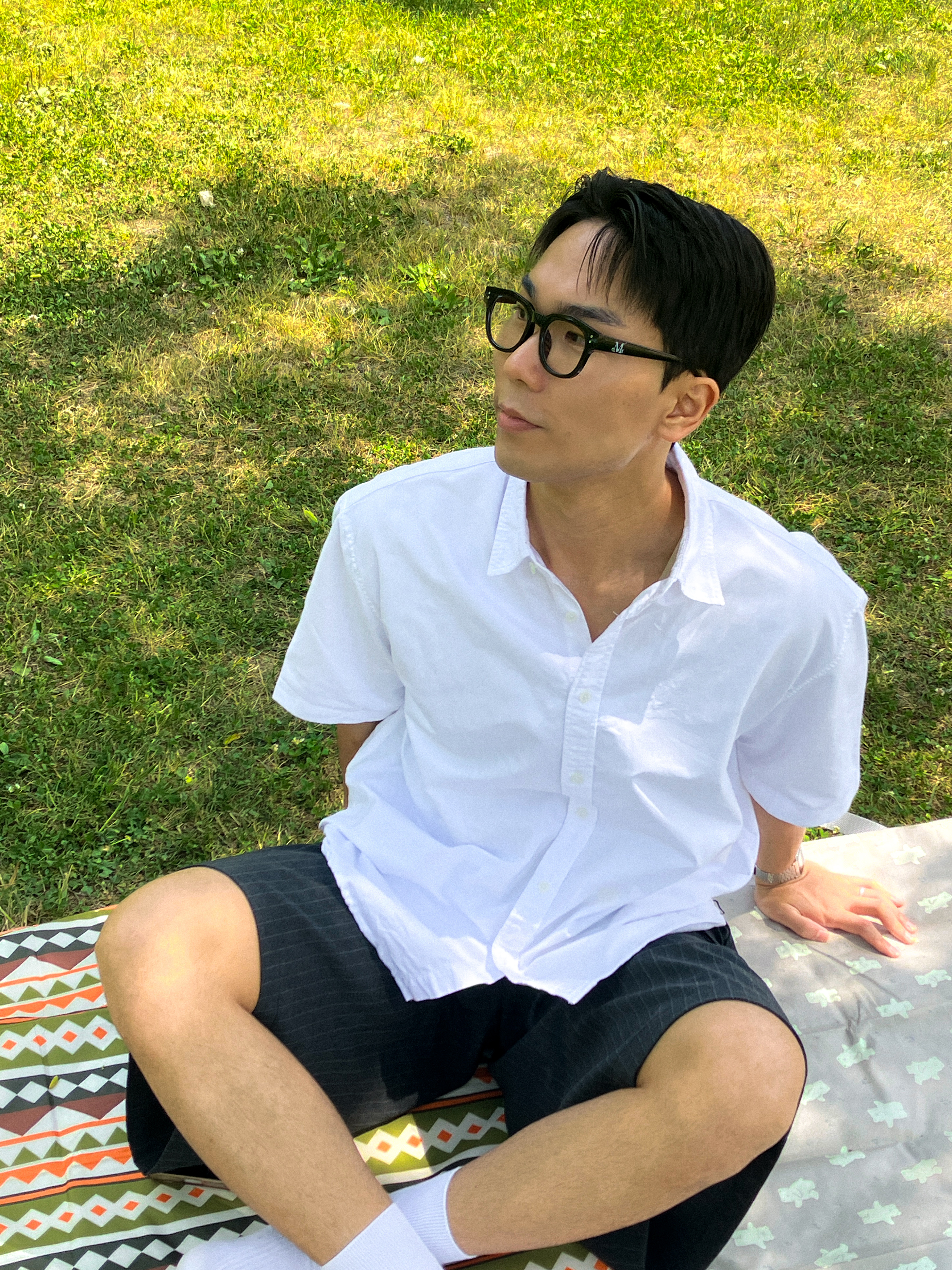 MUCNET Signature Logo Point Glasses B Type Black 착용 스타일