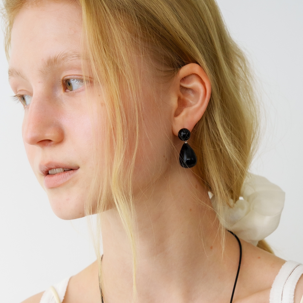 러브미몬스터 볼드 원석 드롭 귀걸이 블랙(lovememonster Bold Gem Drops Earrings BLACK) - 2