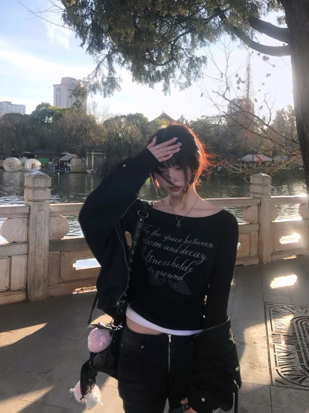 Rosefrantz Lettering Angel Long Sleeve [Black] 착용 스타일 - 1