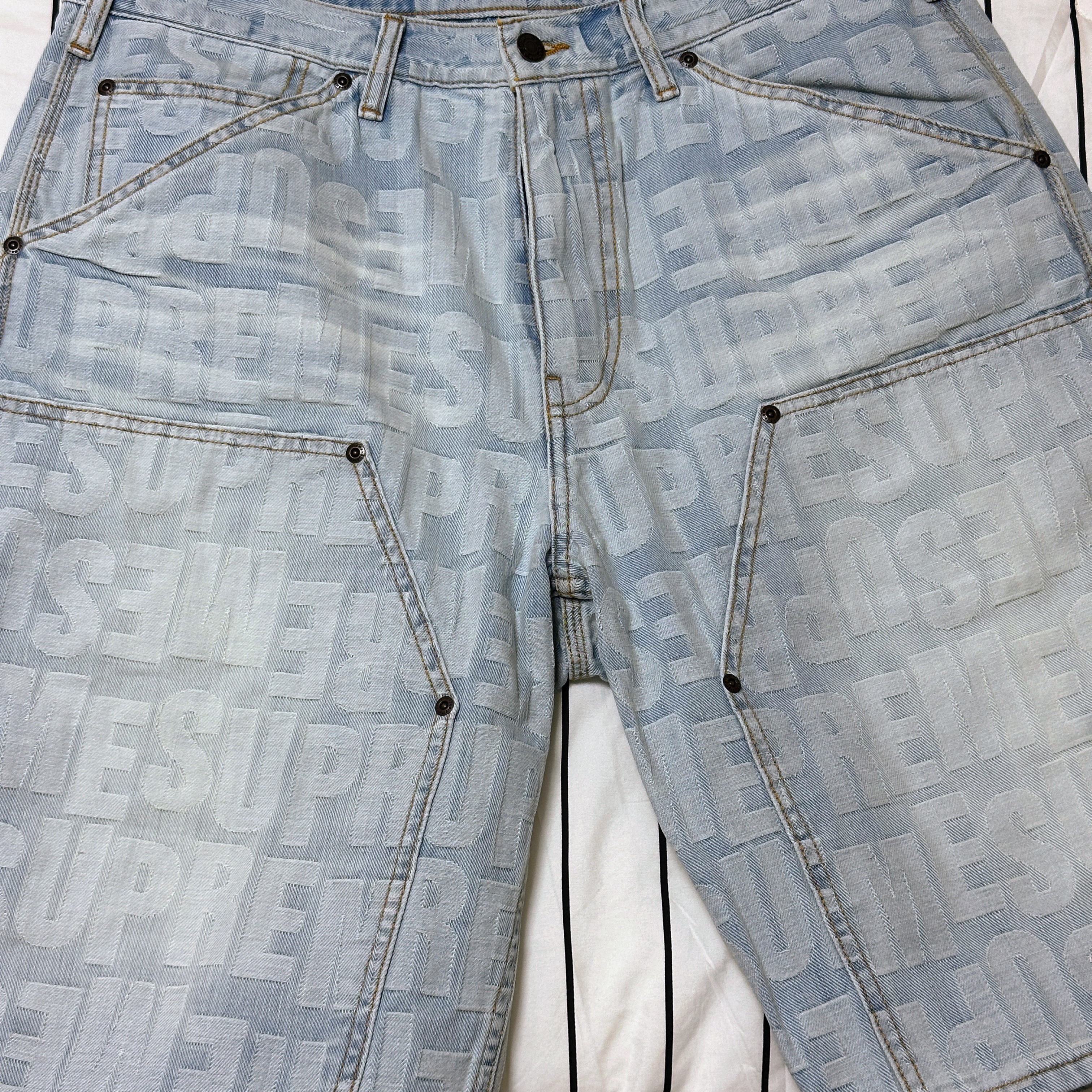 Supreme Repeat Jacquard Double Knee Denim Short Light Washed Indigo - 26SS 착용 스타일