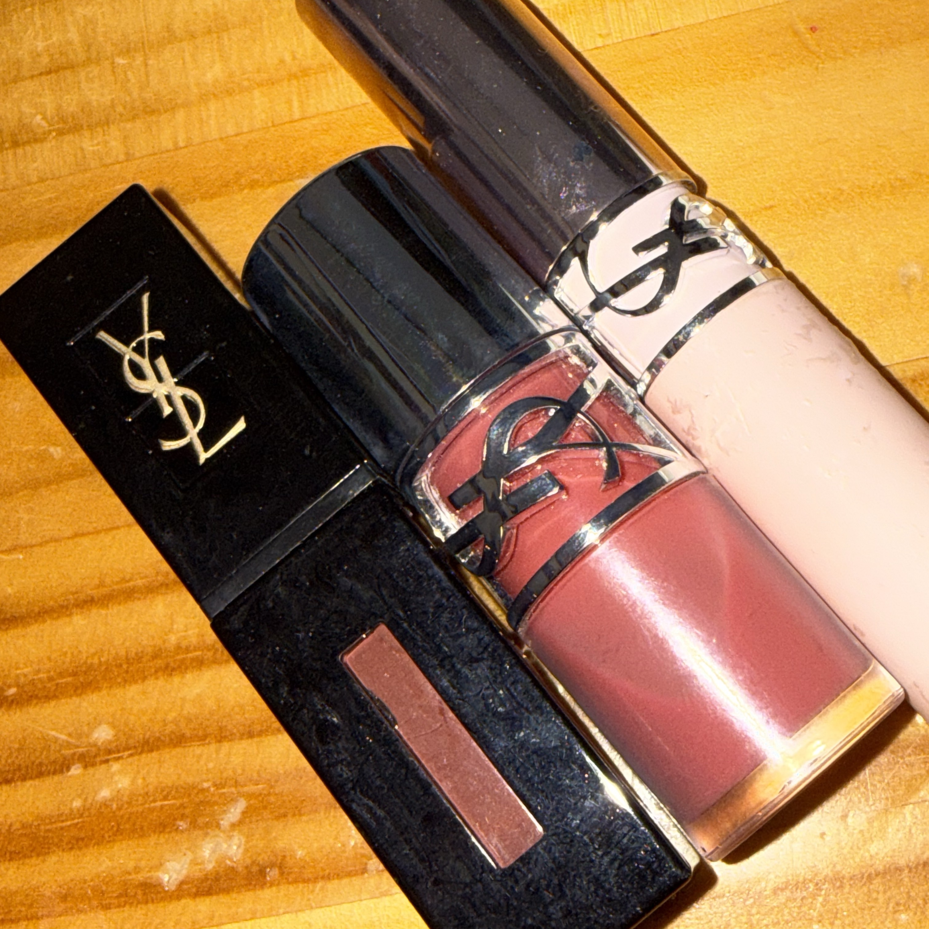 Yves Saint Laurent New Lovenude Lip Blusher 01 Undressed Pink, Yves Saint Laurent New Loveshine Lip Oil Gloss 03 Mellow Mallow 착용 스타일