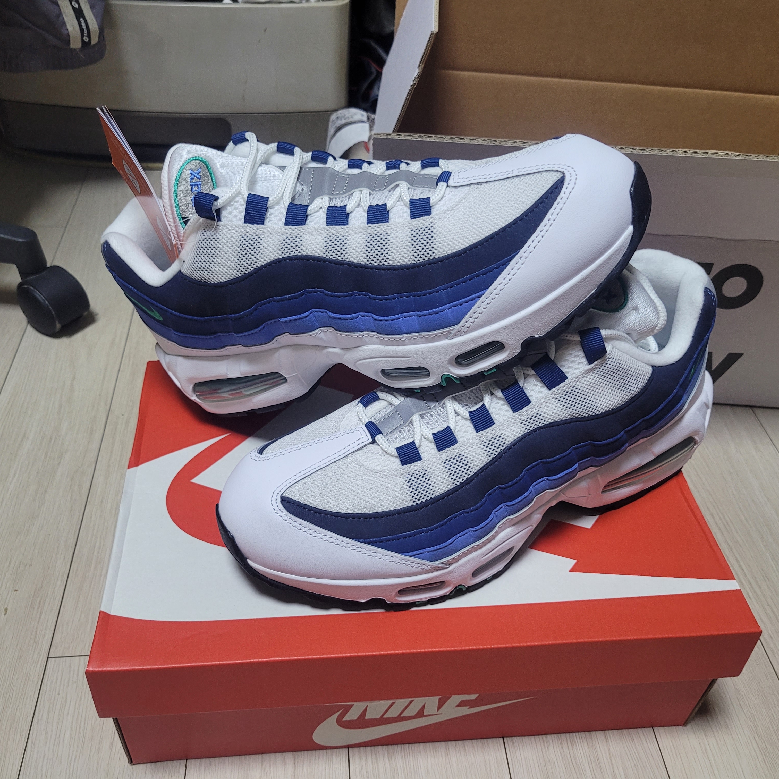 Nike Air Max 95 Big Bubble White Emerald Green 착용 스타일 - 3