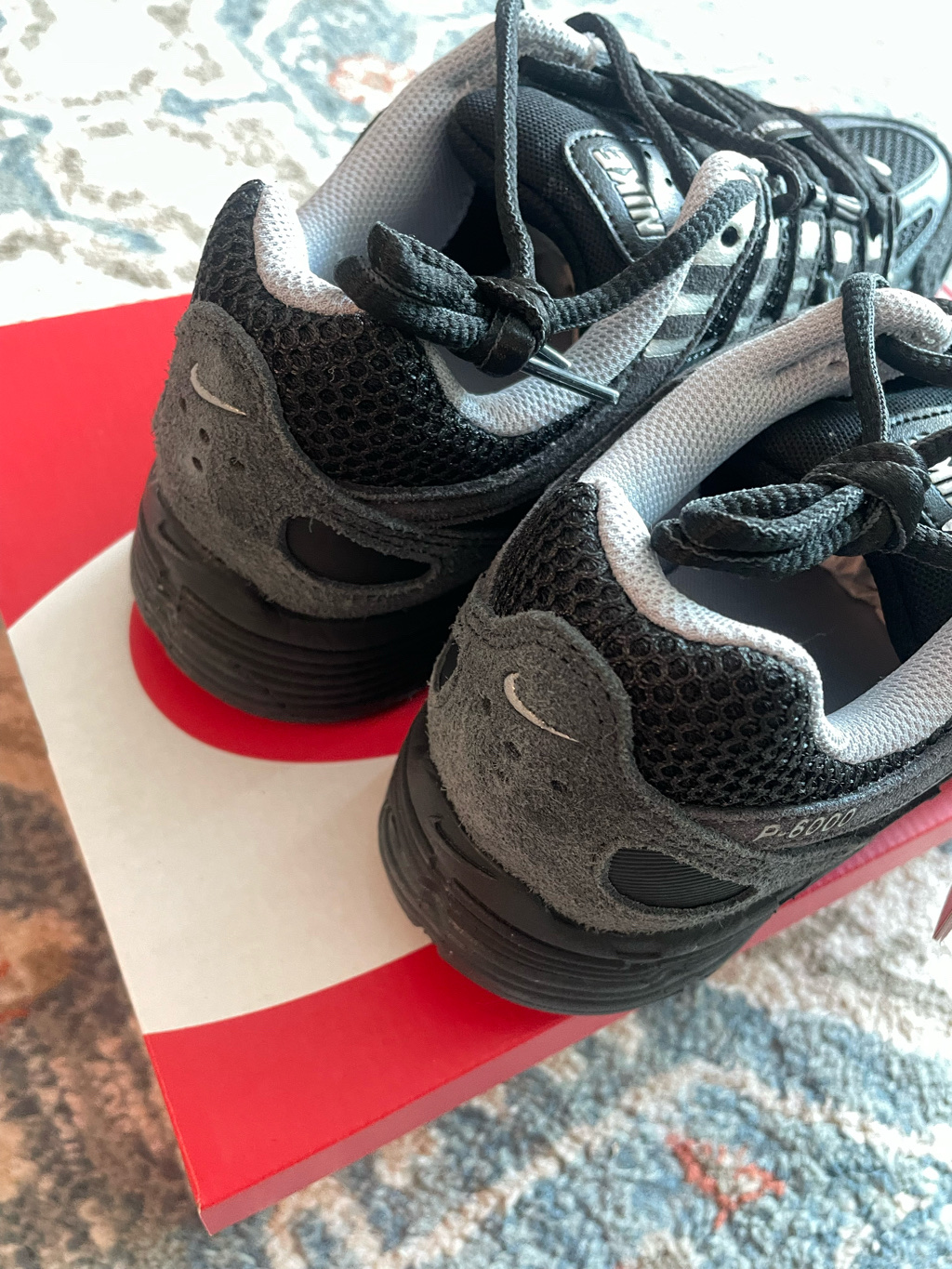 Nike P-6000 Suede Anthracite Chrome 착용 스타일 - 5