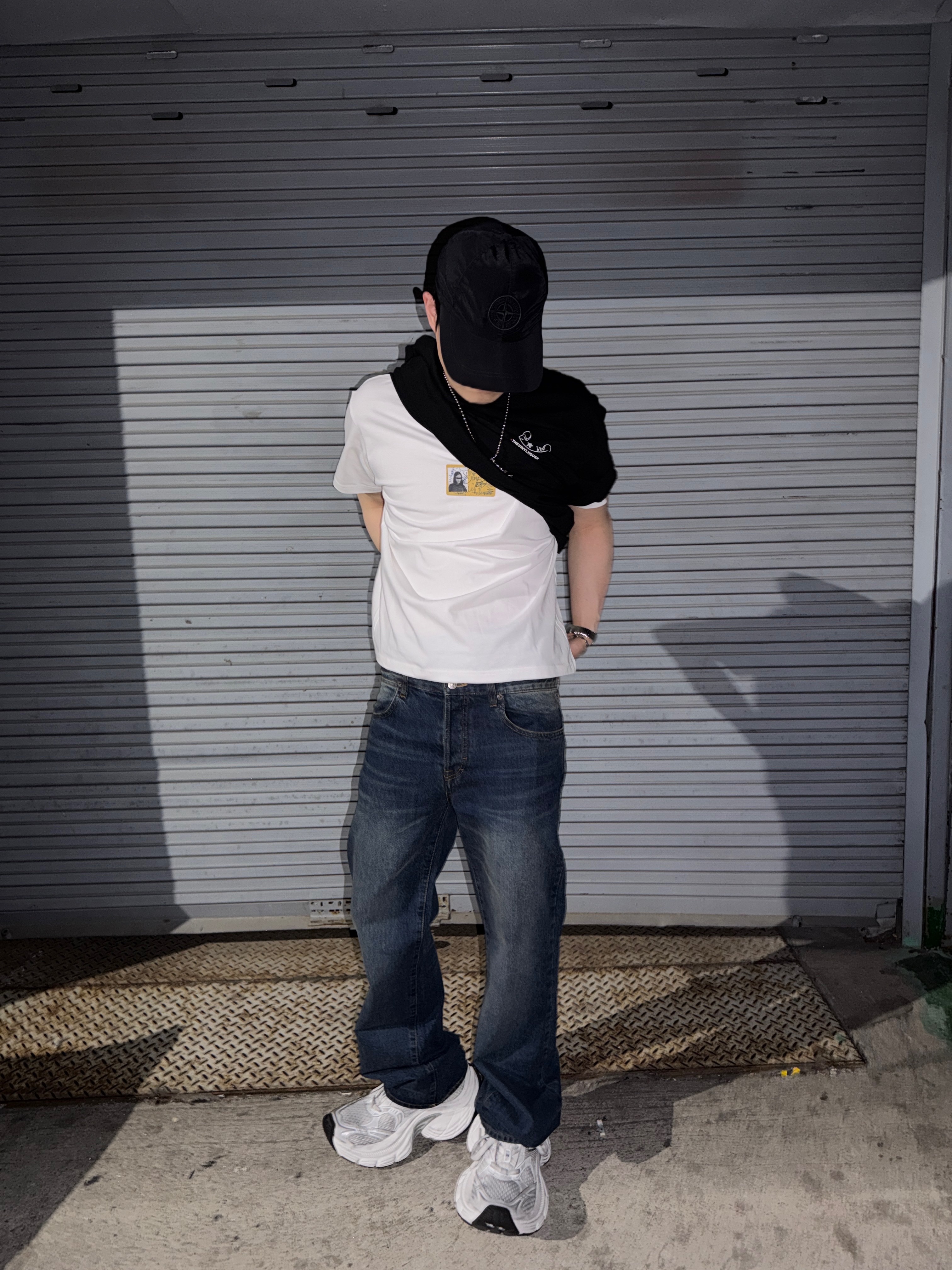 Thevinylhouse Lucky House Tee Black 착용 스타일 - 5