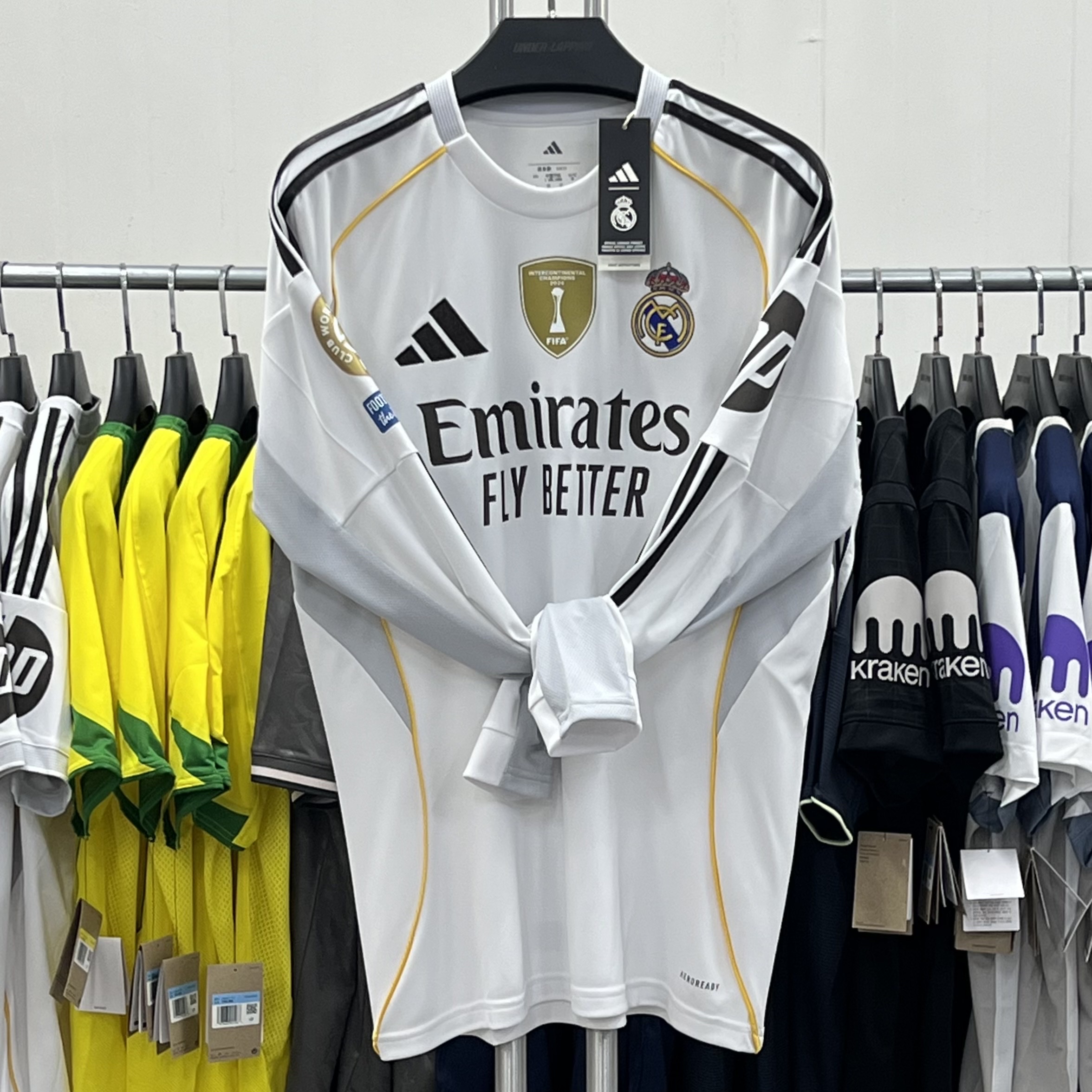 Adidas Real Madrid 99/00 Home Jersey White - KR Sizing (Non Marking Ver.), Adidas Real Madrid Originals Track Top Charcoal Grey - KR Sizing 착용 스타일 - 2