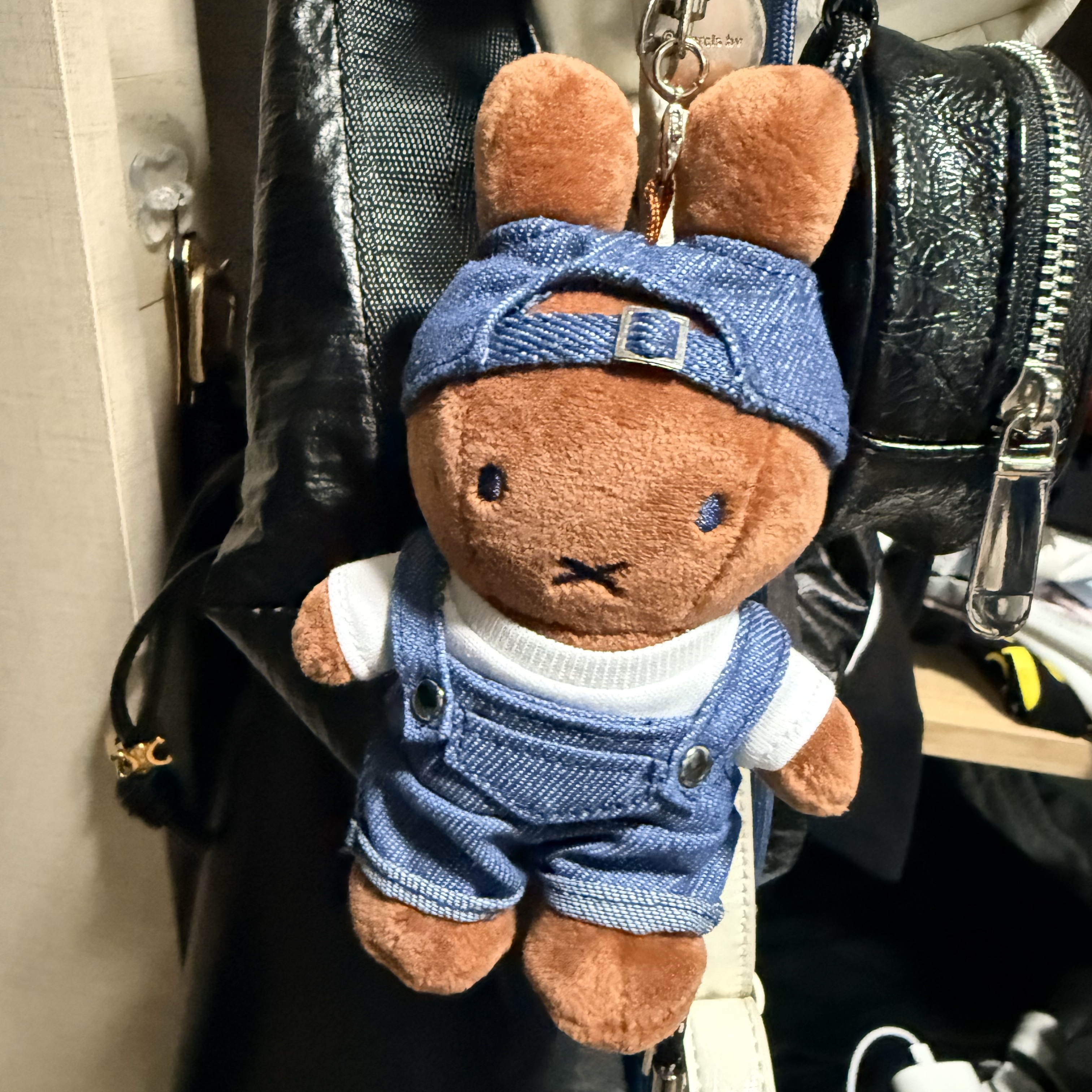 Miffy Seoul Denim Edition Poppy Keyring 착용 스타일
