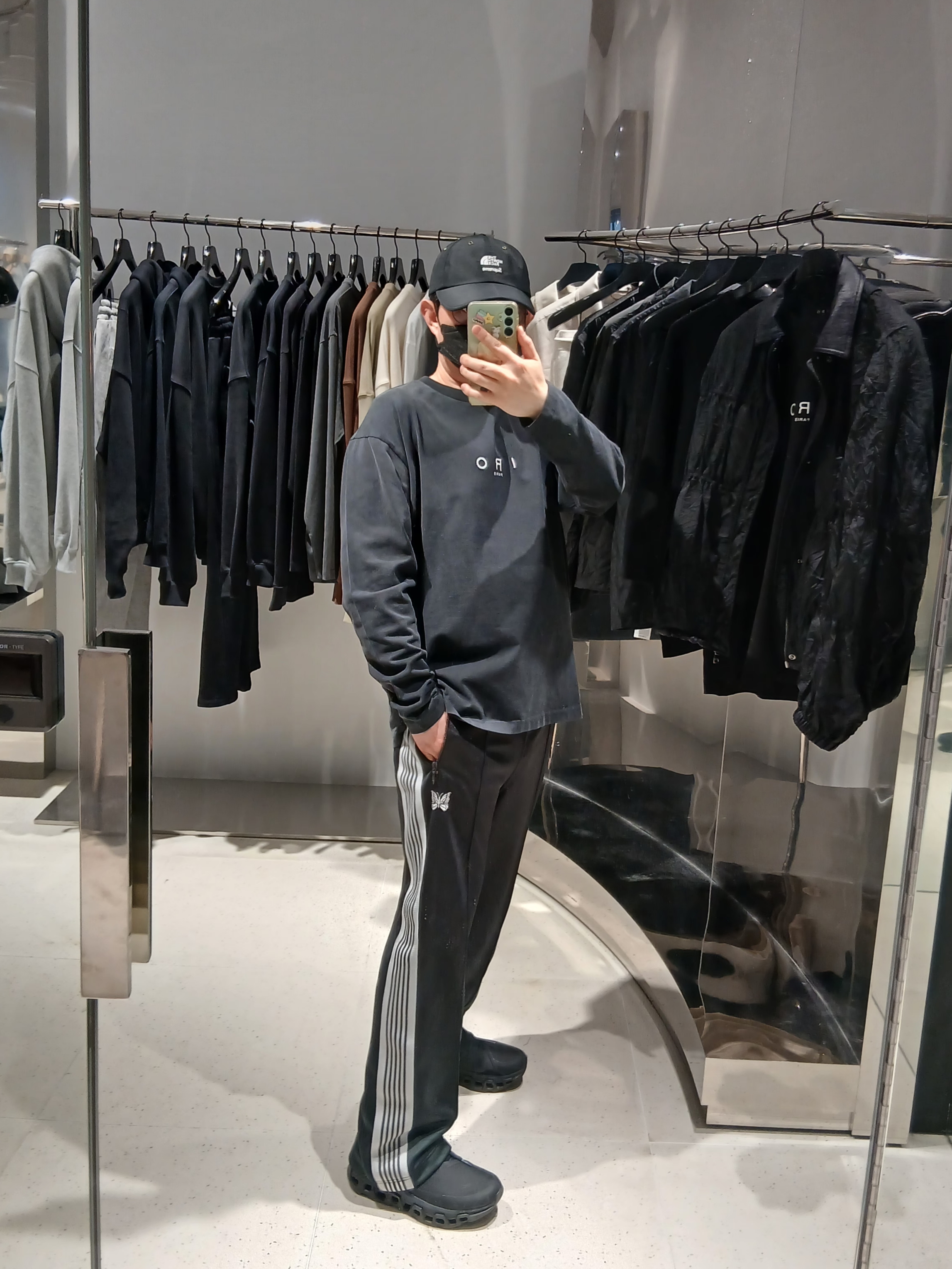 Supreme x The North Face Split 6-Panel Black - 24SS, Needles Track Pant Poly Smooth Charcoal 착용 스타일 - 5