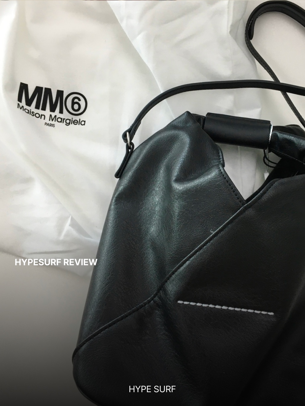 MM6 Maison Margiela Japanese Classic Crossbody Bag Black 착용 스타일 - 3