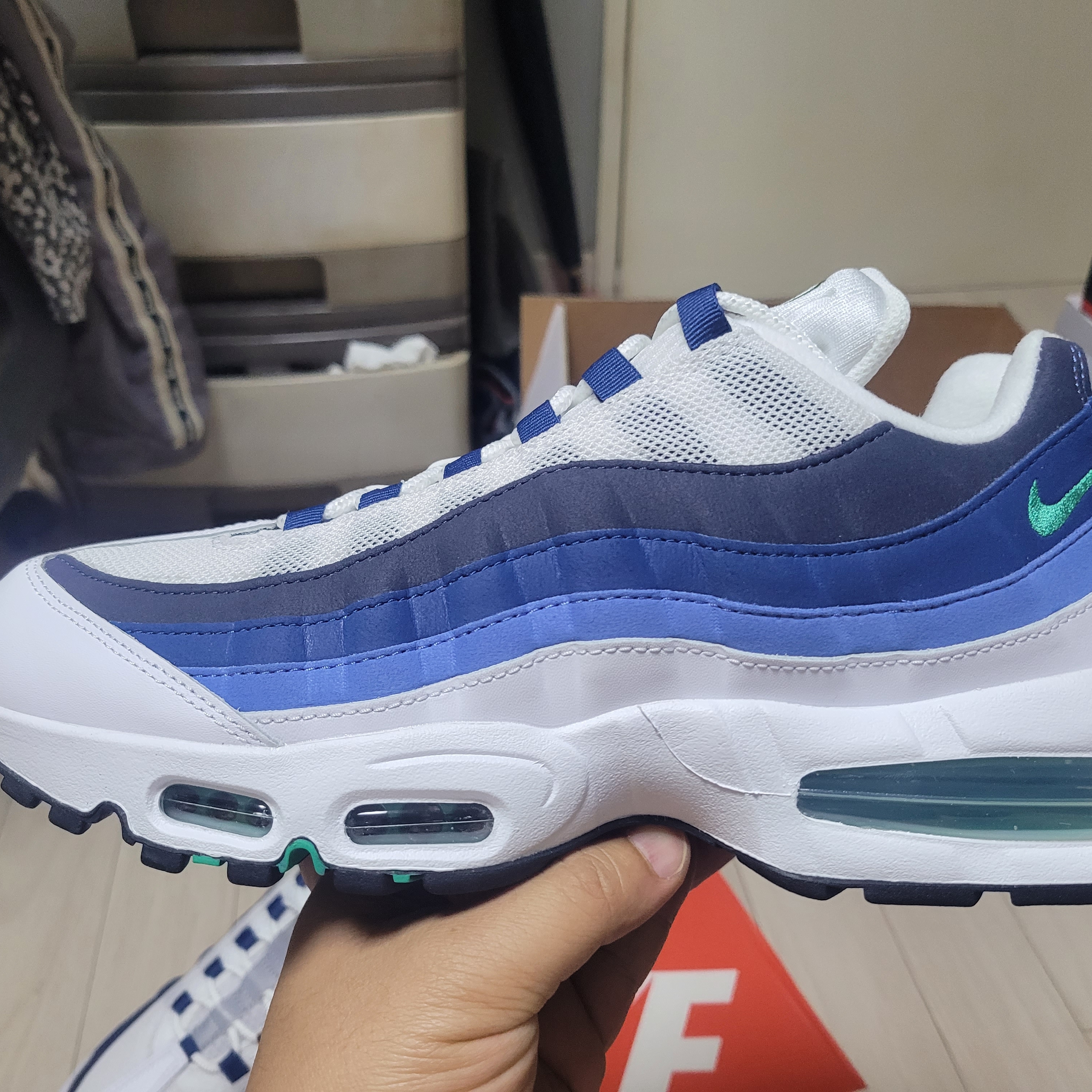 Nike Air Max 95 Big Bubble White Emerald Green 착용 스타일 - 4