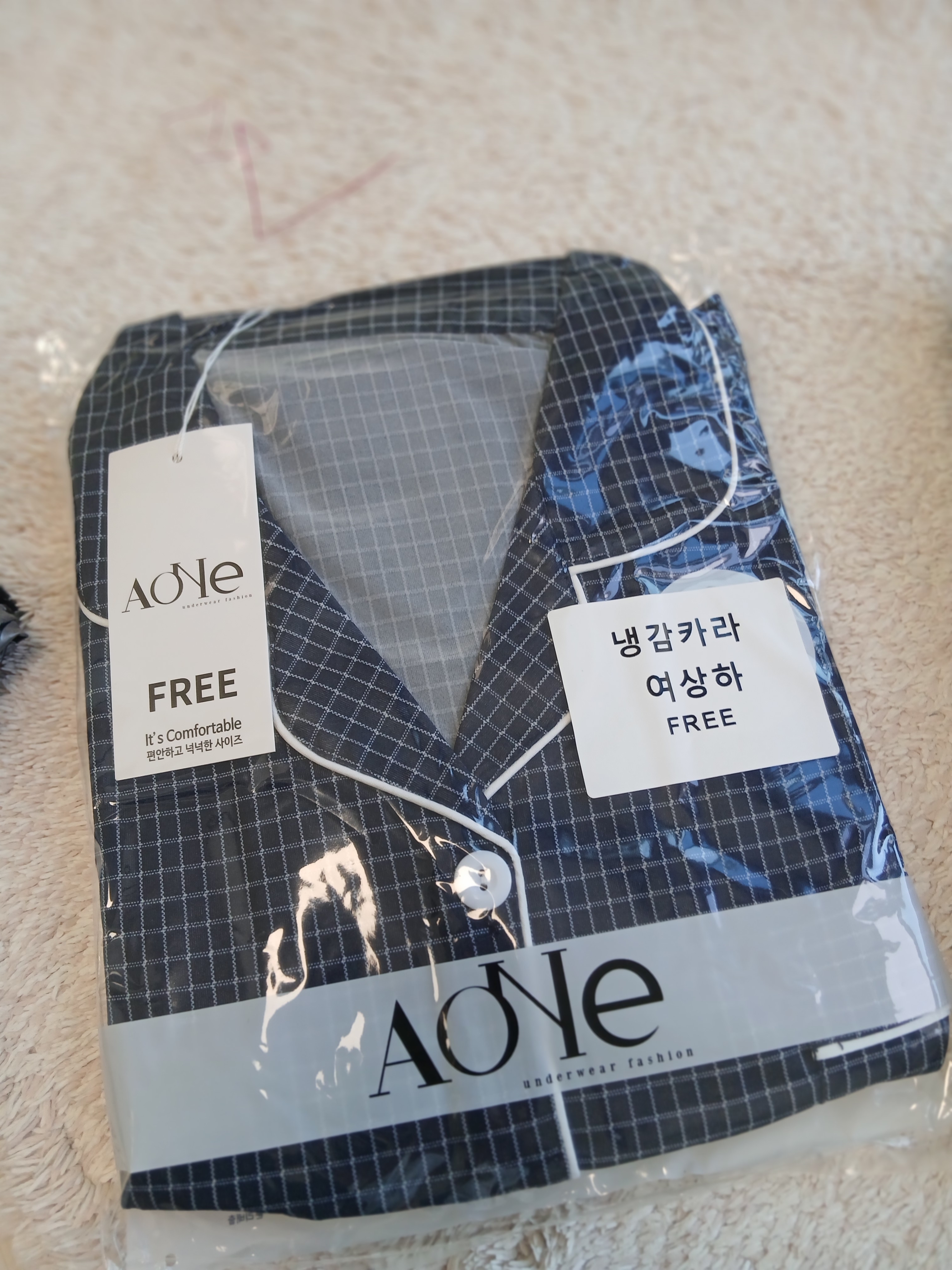 [3% 적립] Aone Cold Check Short Sleeve Pajama Set Gray Check, [3% 적립] Aone Cold Check Short Sleeve Pajama Set Navy Check 착용 스타일 - 2