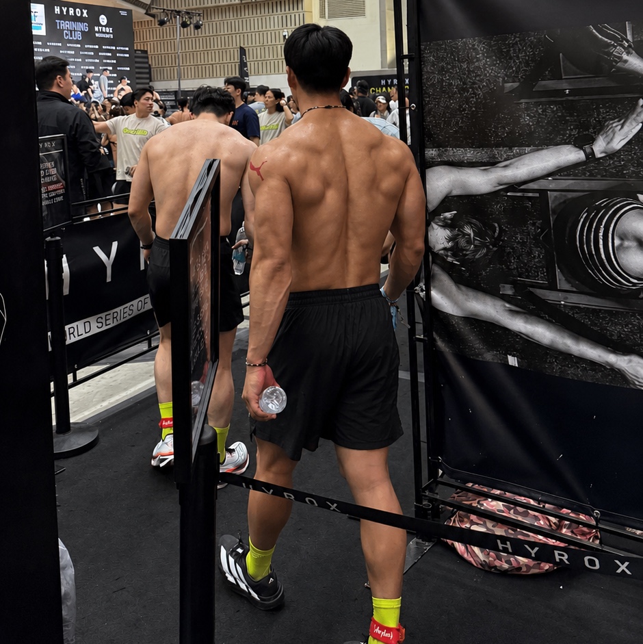 UVU Training Shorts Black, CEP Pro Run Ultralight Socks Mid Cut Lime Men 착용 스타일 - 2