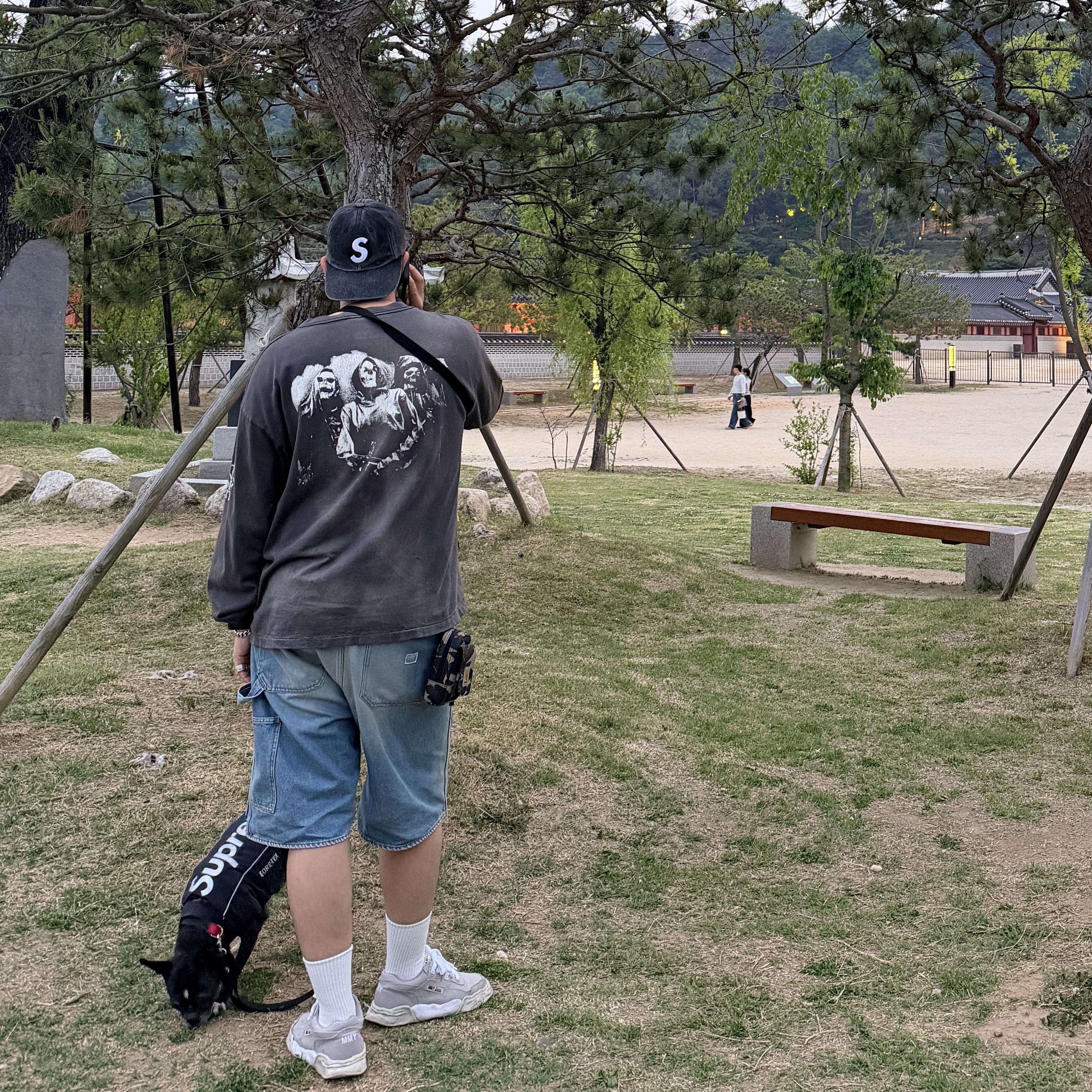 Kapital 14 oz. Denim 5P Gemstone Short Pants Indigo (Processing), Saint Mxxxxxx Burn Of Earth LS T-Shirt Black - 23AW 착용 스타일